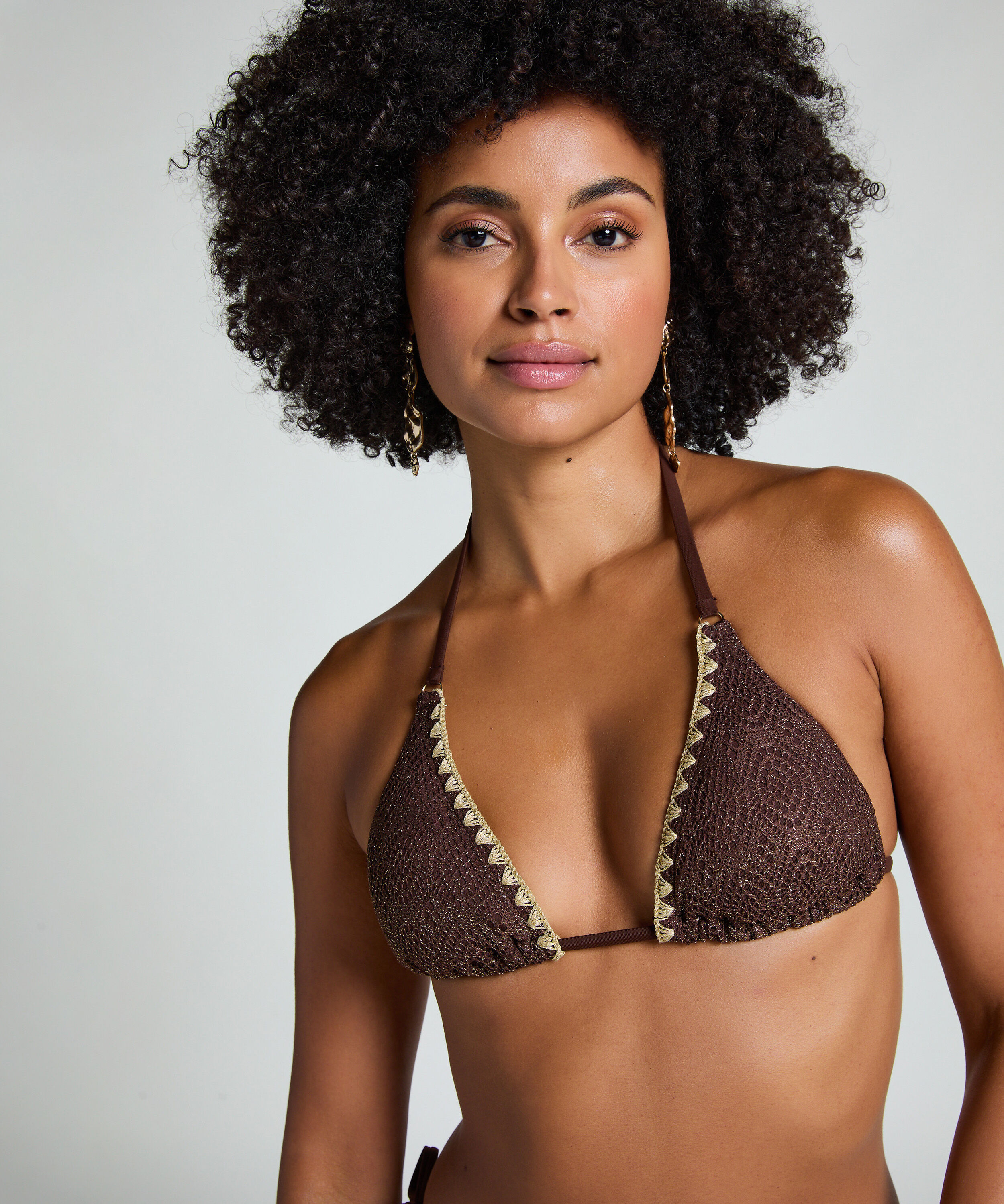 Top de bikini triángulo crochet, Marrón