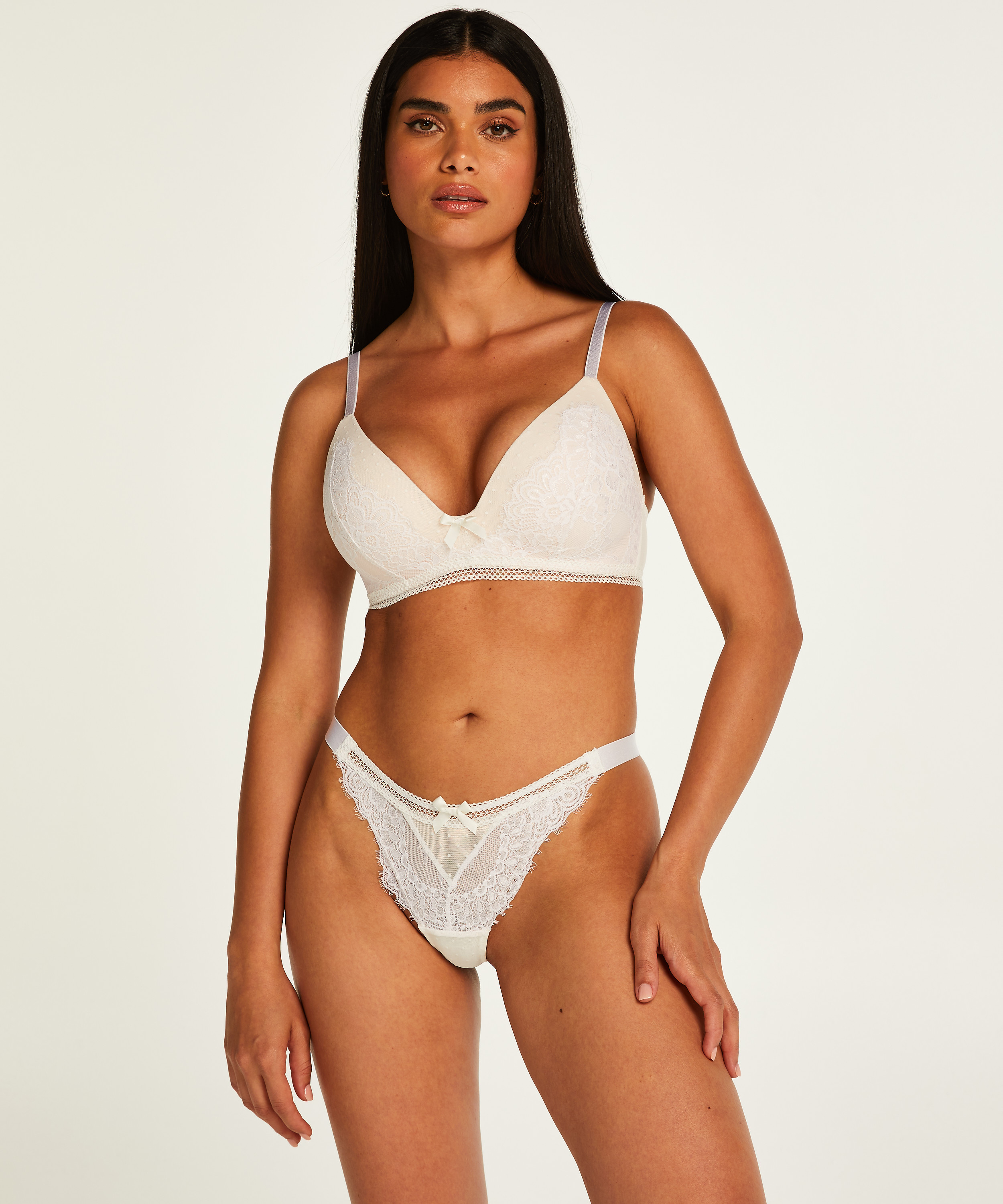 Tanga Bessie, Blanco, main