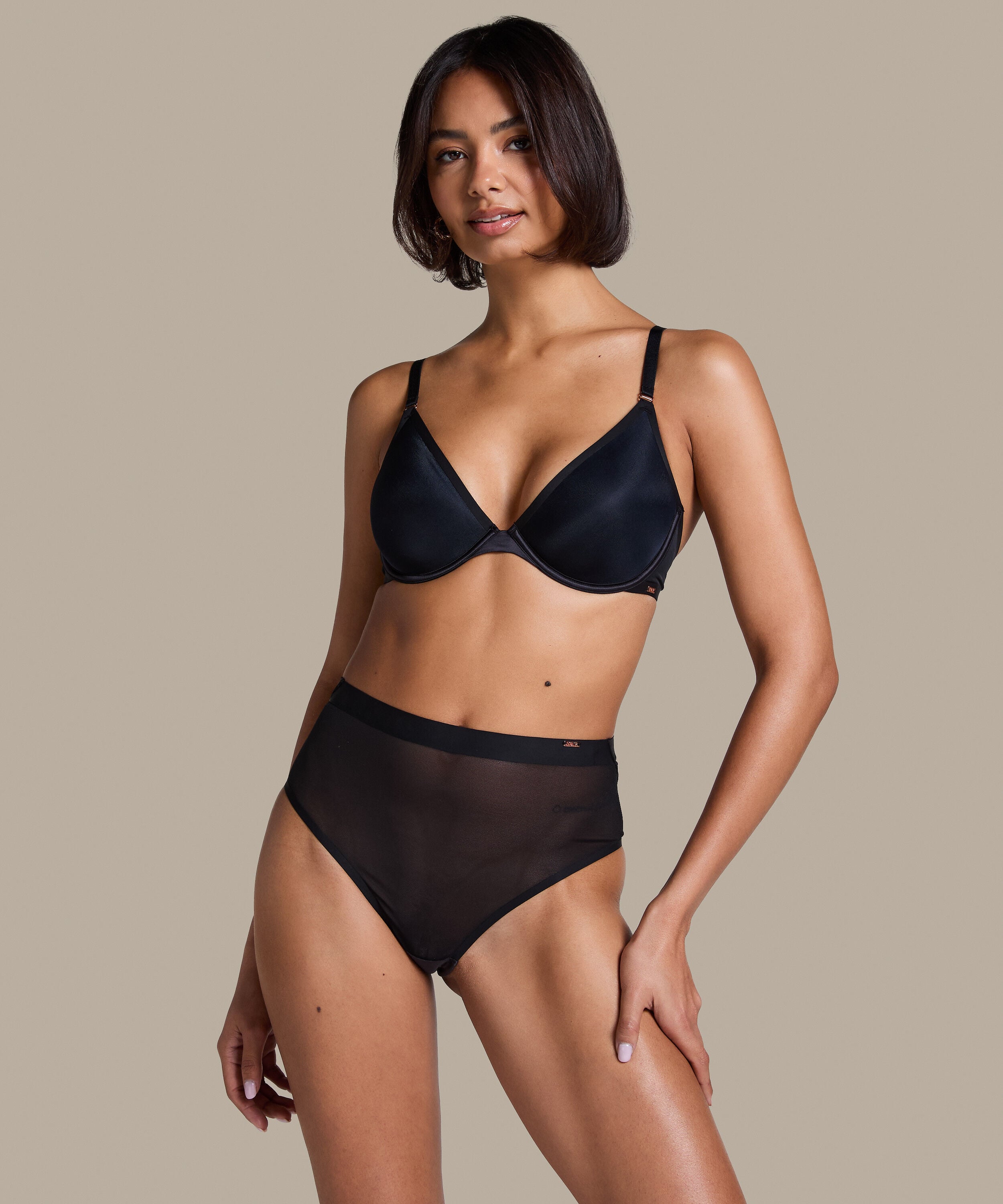 Brasileña de corte alto Essential, Negro