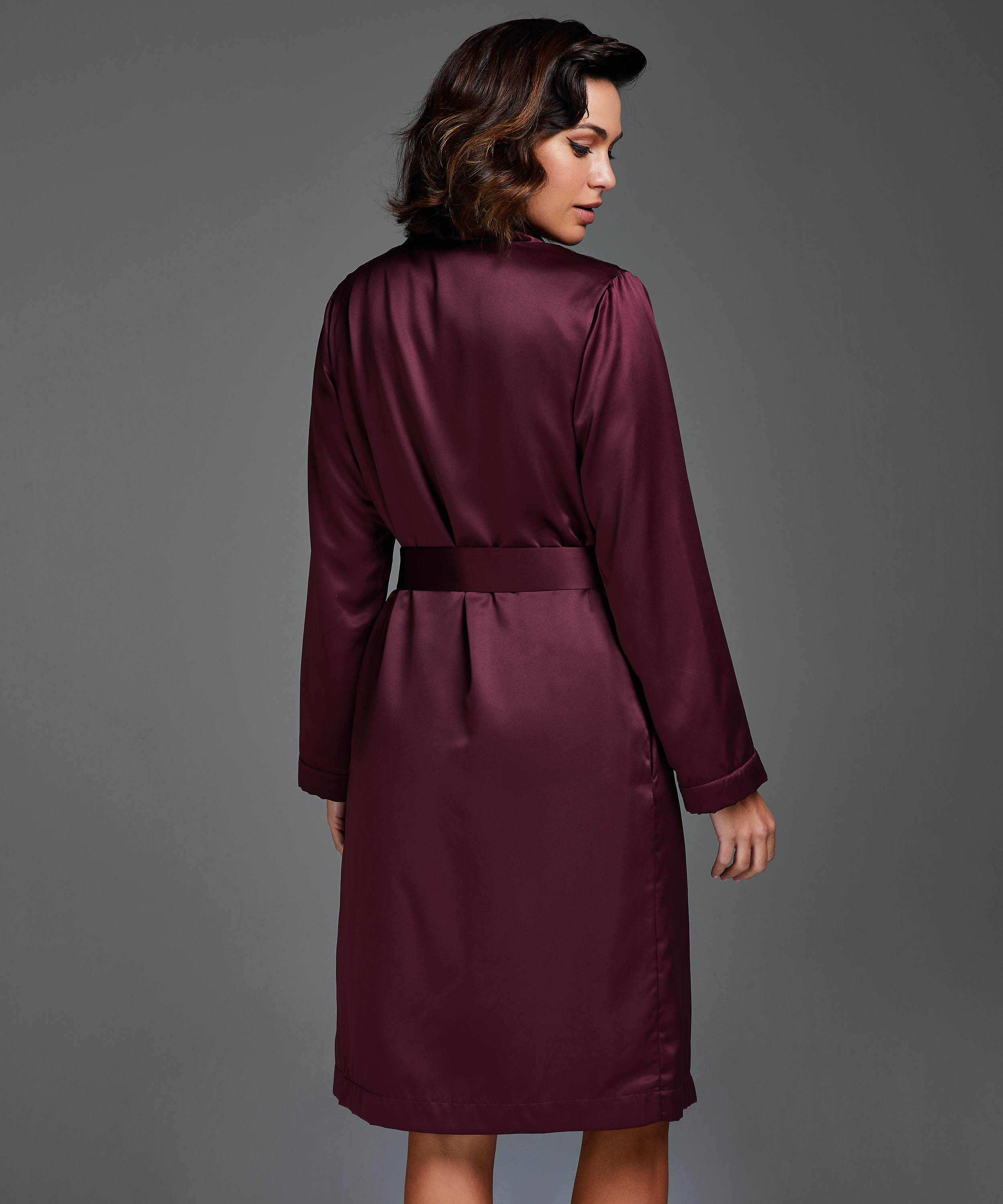 Albornoz de vell&oacute;n y sat&eacute;n, Morado, main