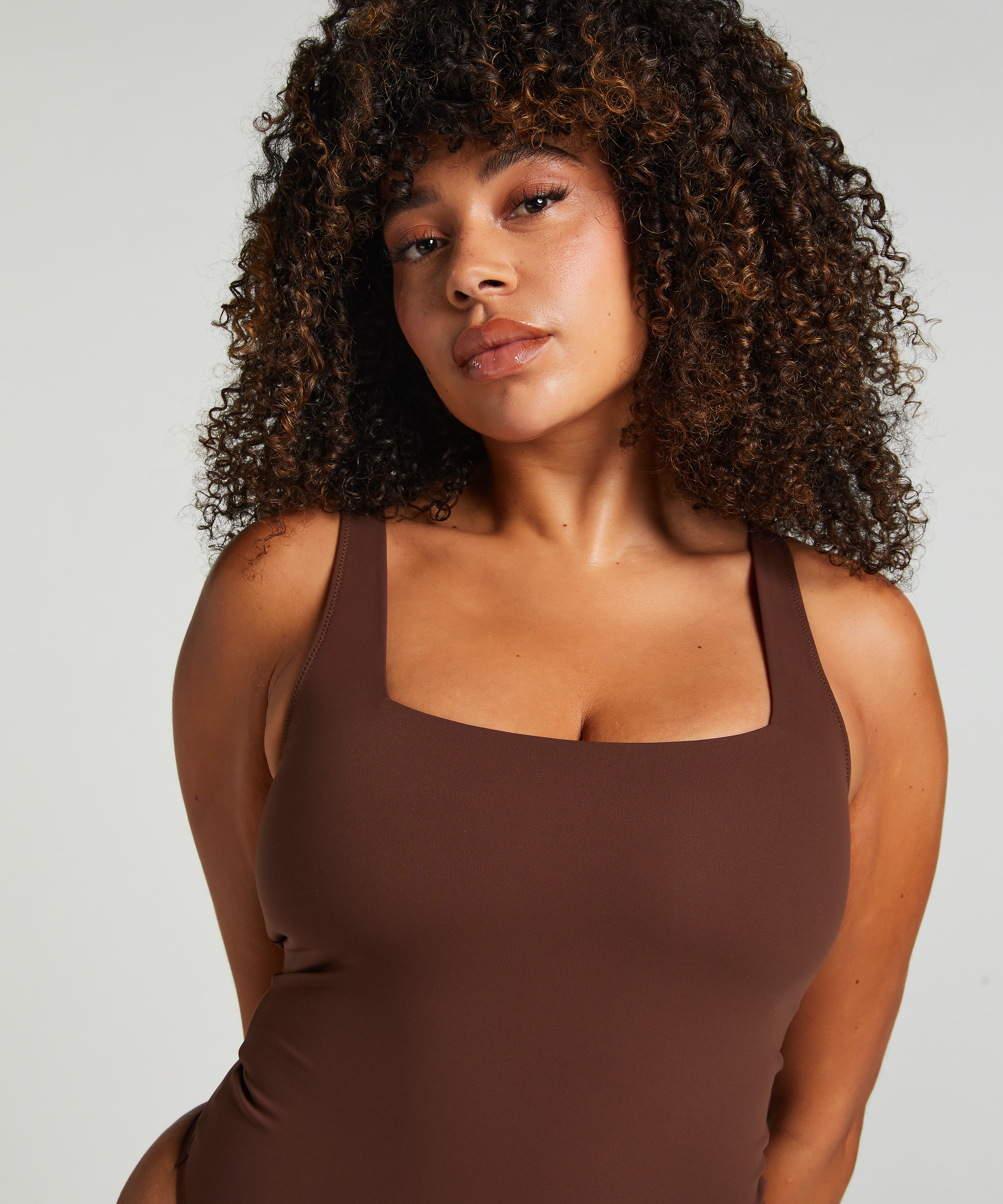 Smooth body, Marrón, main