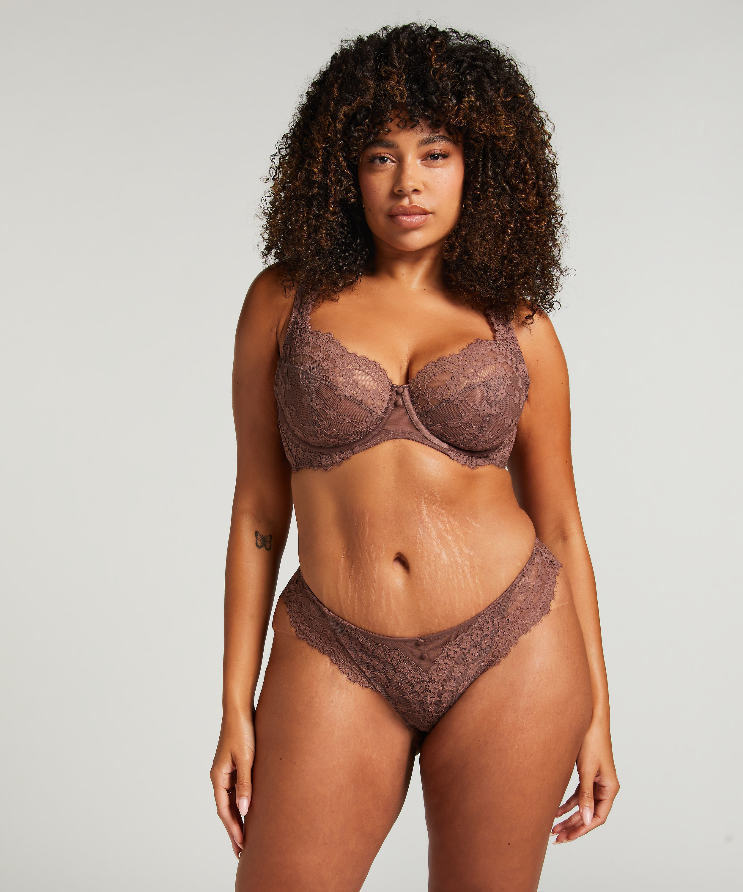 Brasile&ntilde;a Daisy, Marr&oacute;n, main