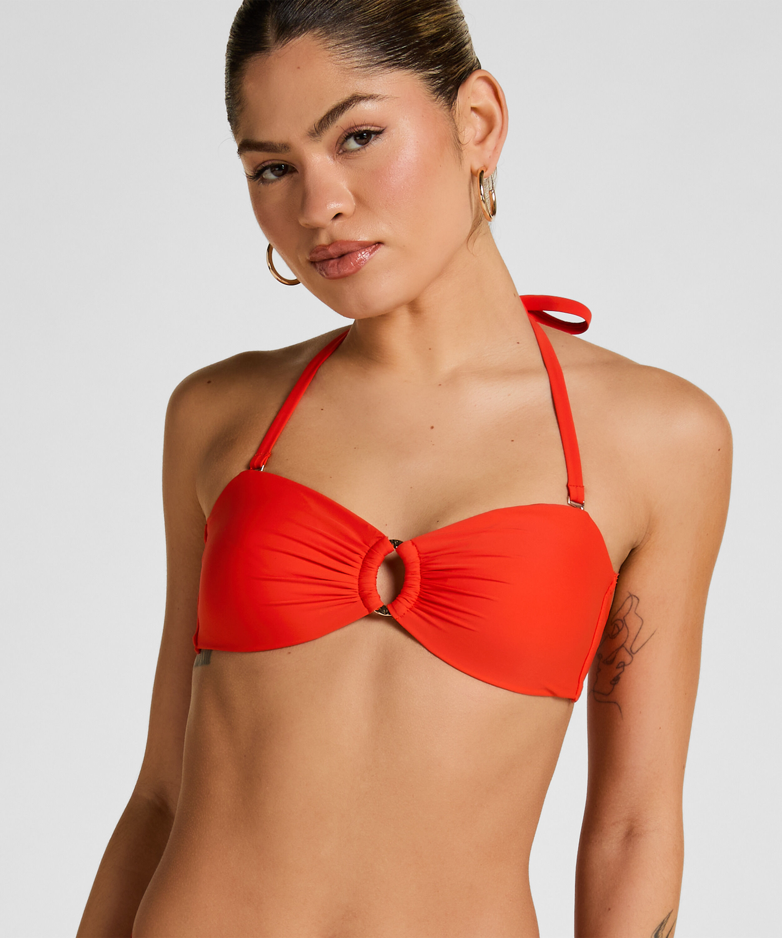 Top de Bikini Bandeau de Lujo con Anilla, Rojo Top de Bikini Bandeau de Lujo con Anilla, Rojo