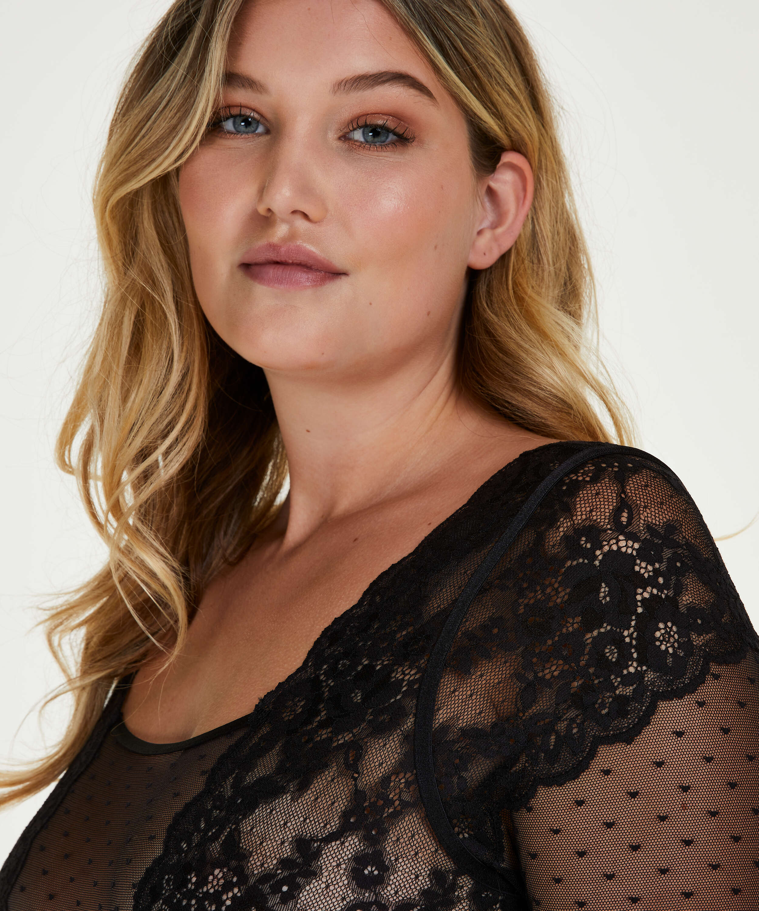 Bodi Elizabeth, Negro, main