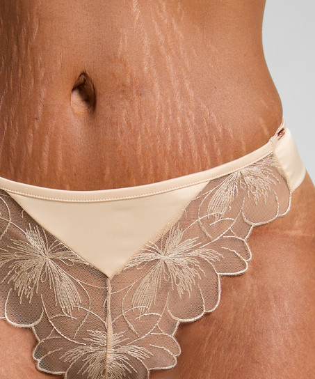 Tanga Emilia, Amarillo