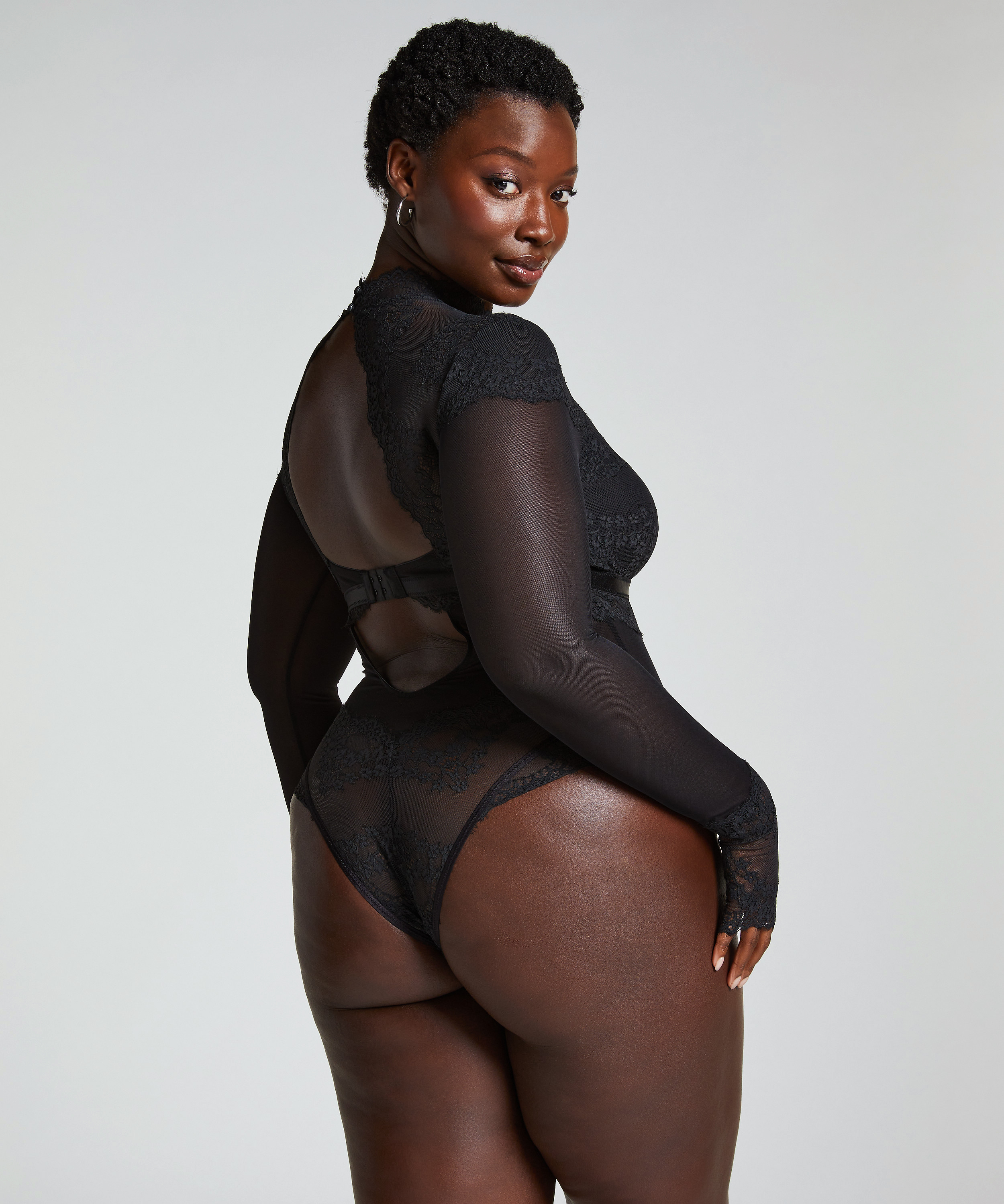 Bodi Daisy, Negro, main