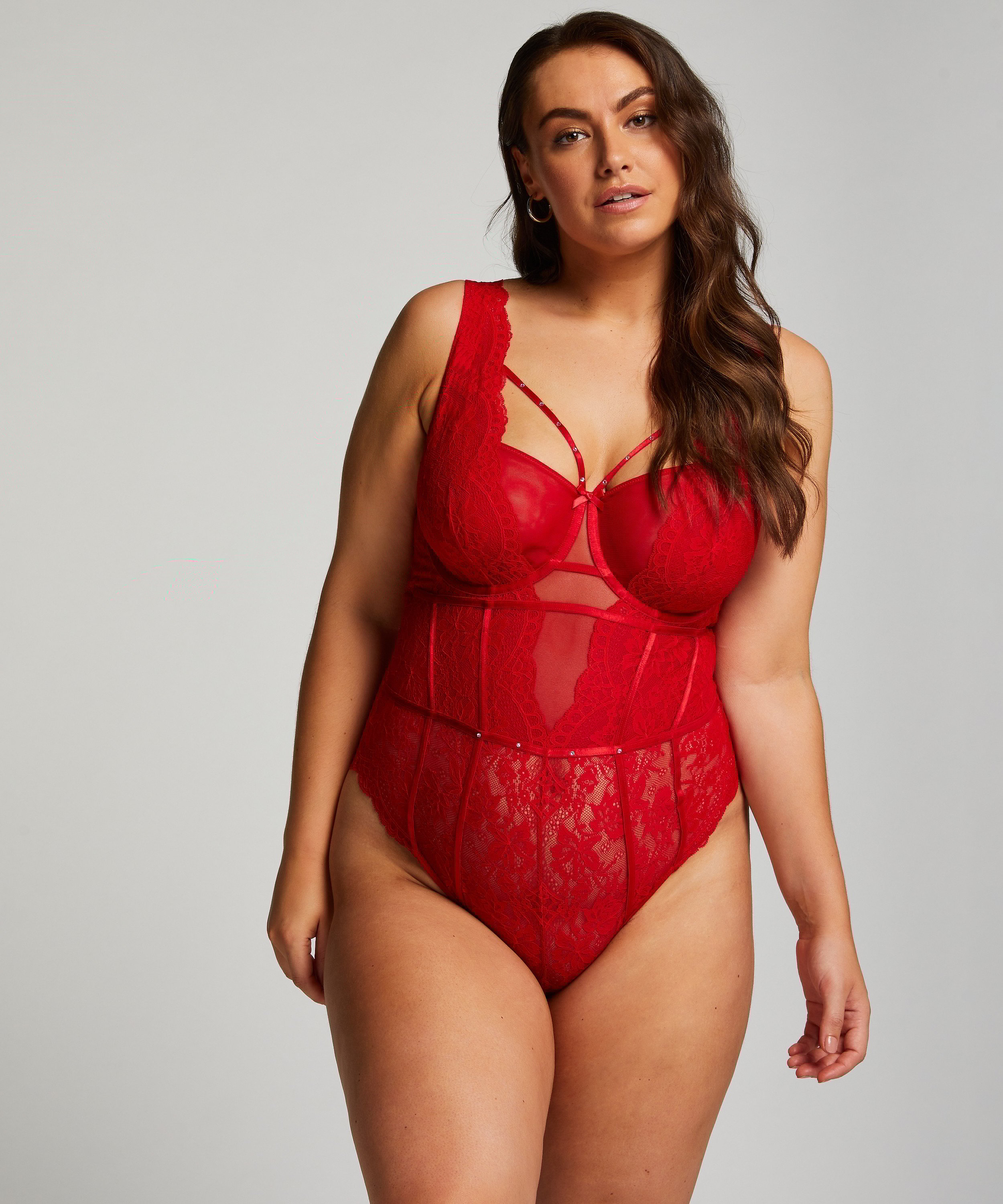 Body Mariah, Rojo, main