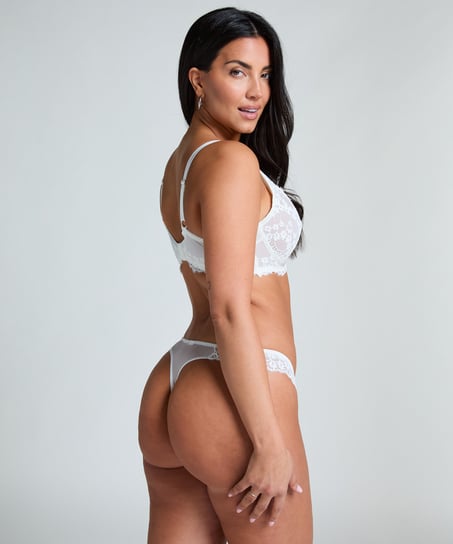 Tanga Daisy, Blanco