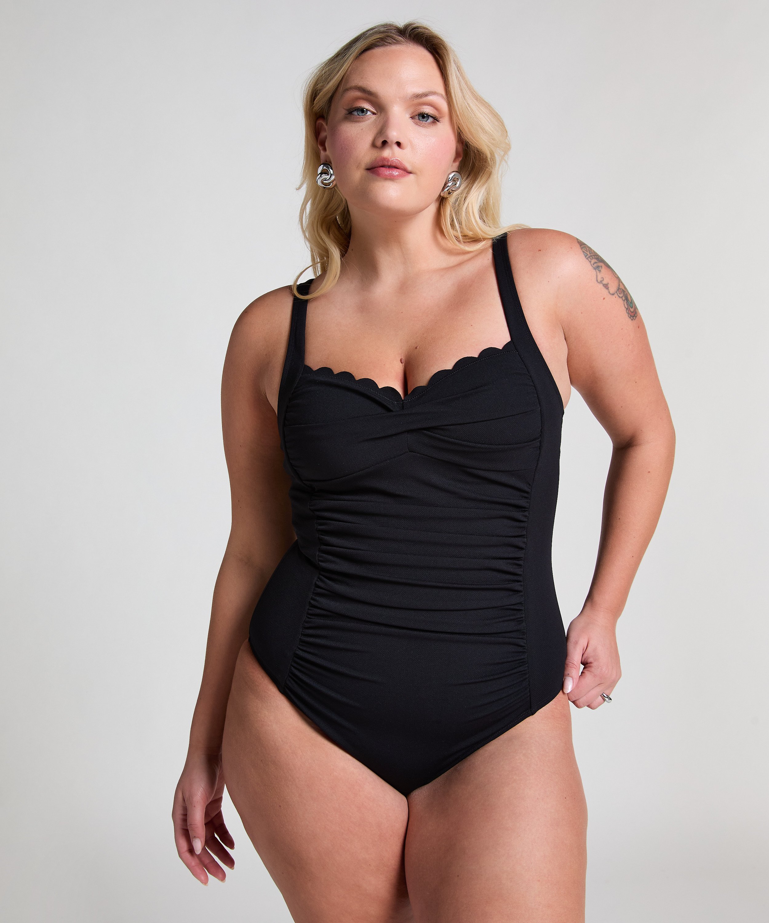 Ba&ntilde;ador Shaping Scallop, Negro, main