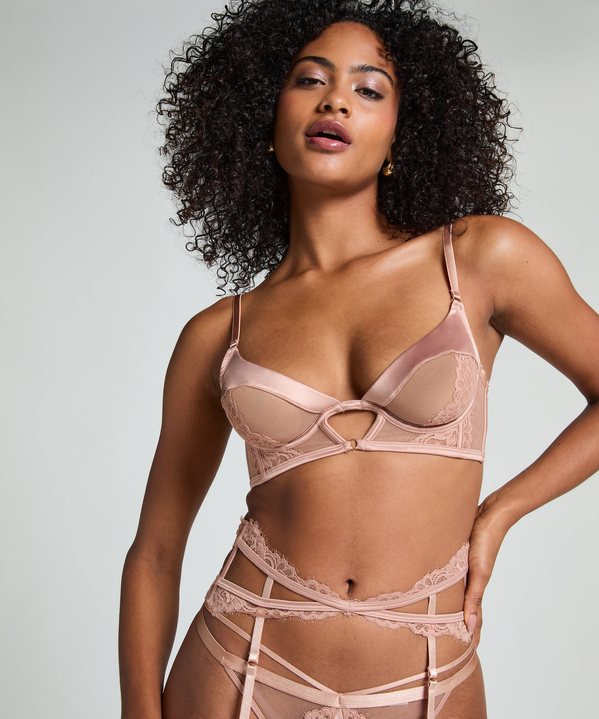 Sujetador longline de aros no preformado Nisha
