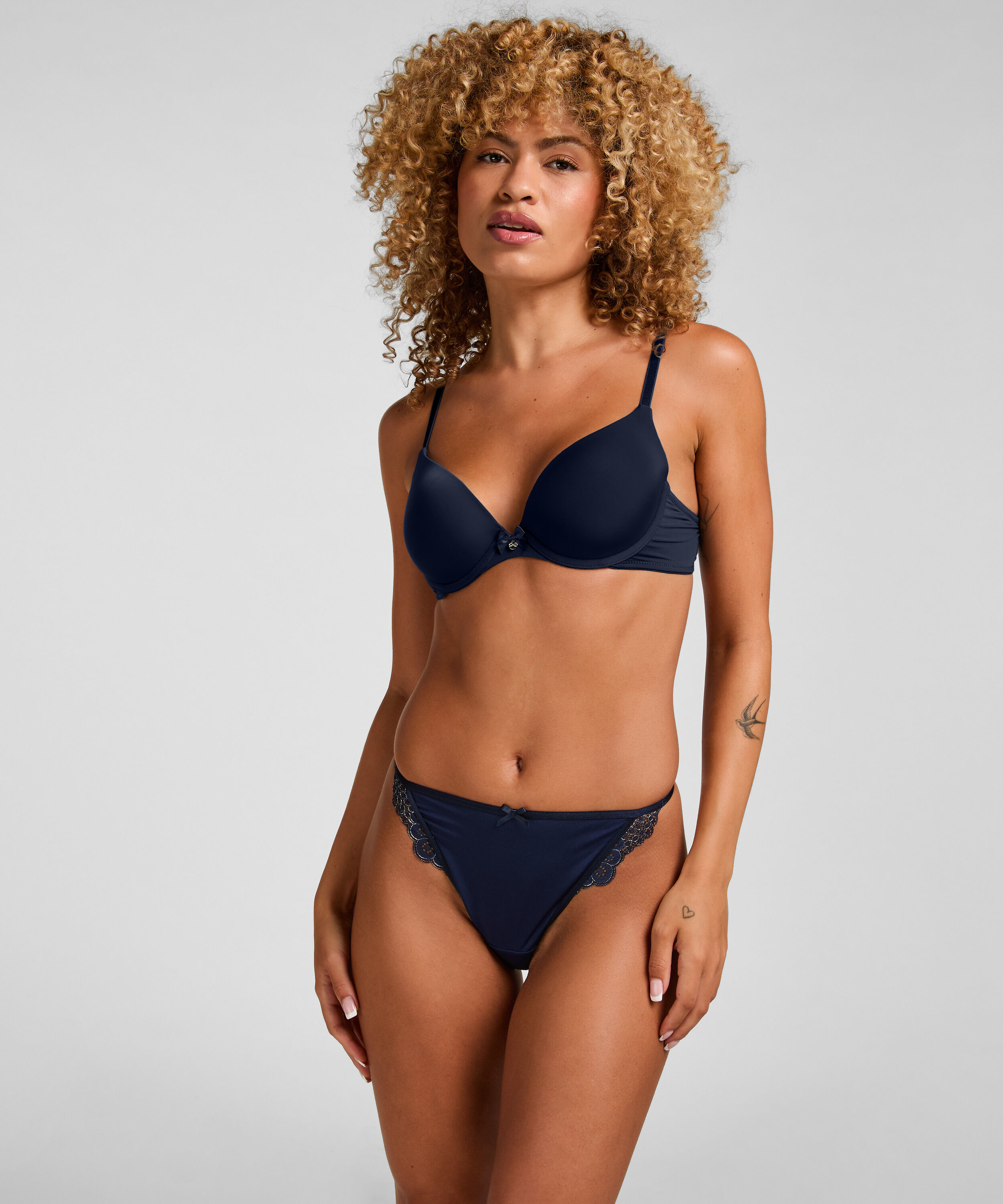 Braguita Brasileña Highleg Pamela, Azul