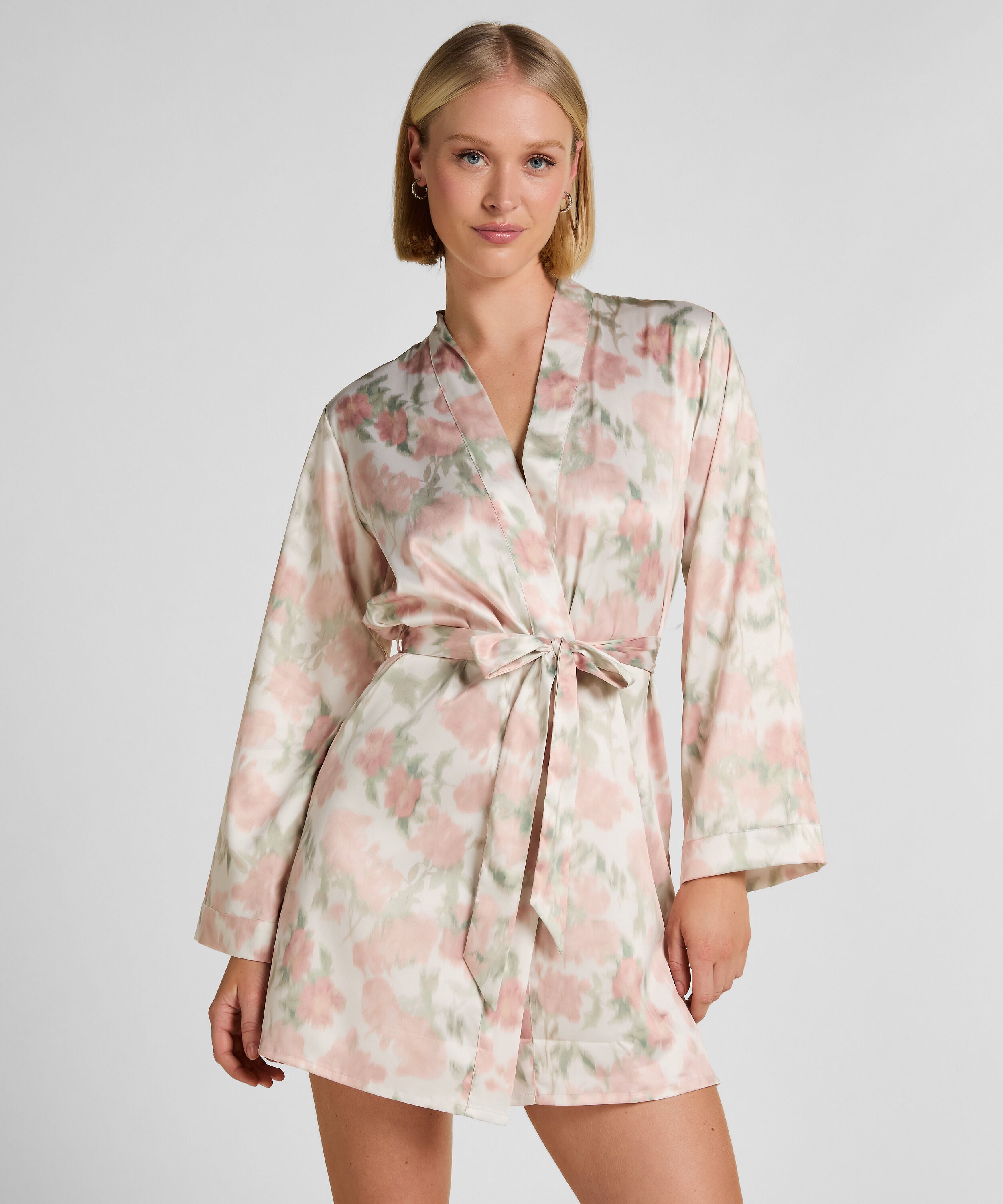 Kimono de Satén con Estampado Floral, Blanco