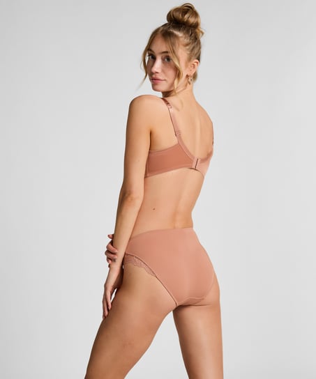 Braguita Sophie, Marrón