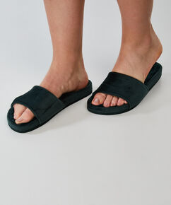 Pantuflas de terciopelo y piel sint&eacute;tica, Verde