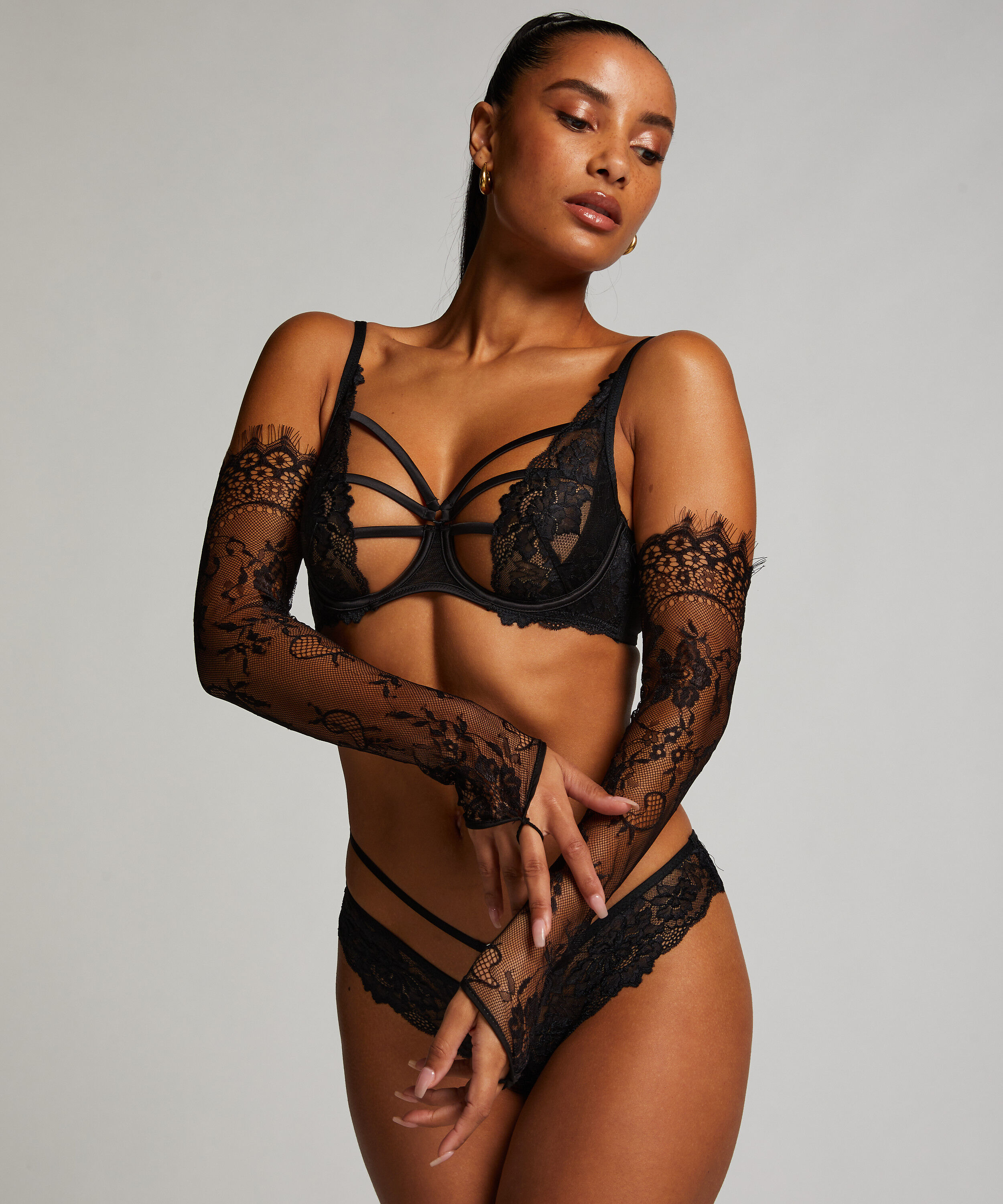 Guantes de encaje, Negro