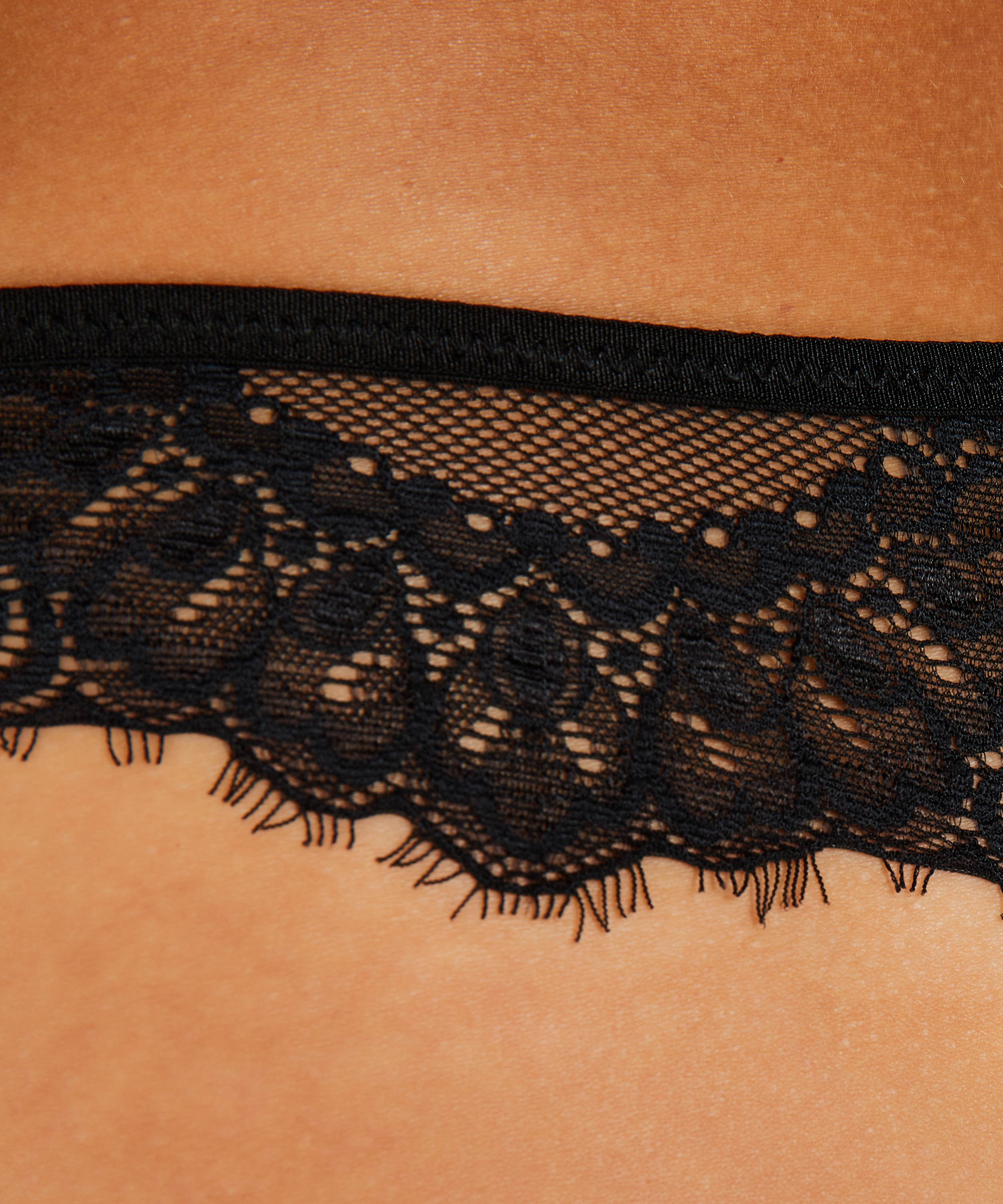 Tanga Latisha, Negro, main