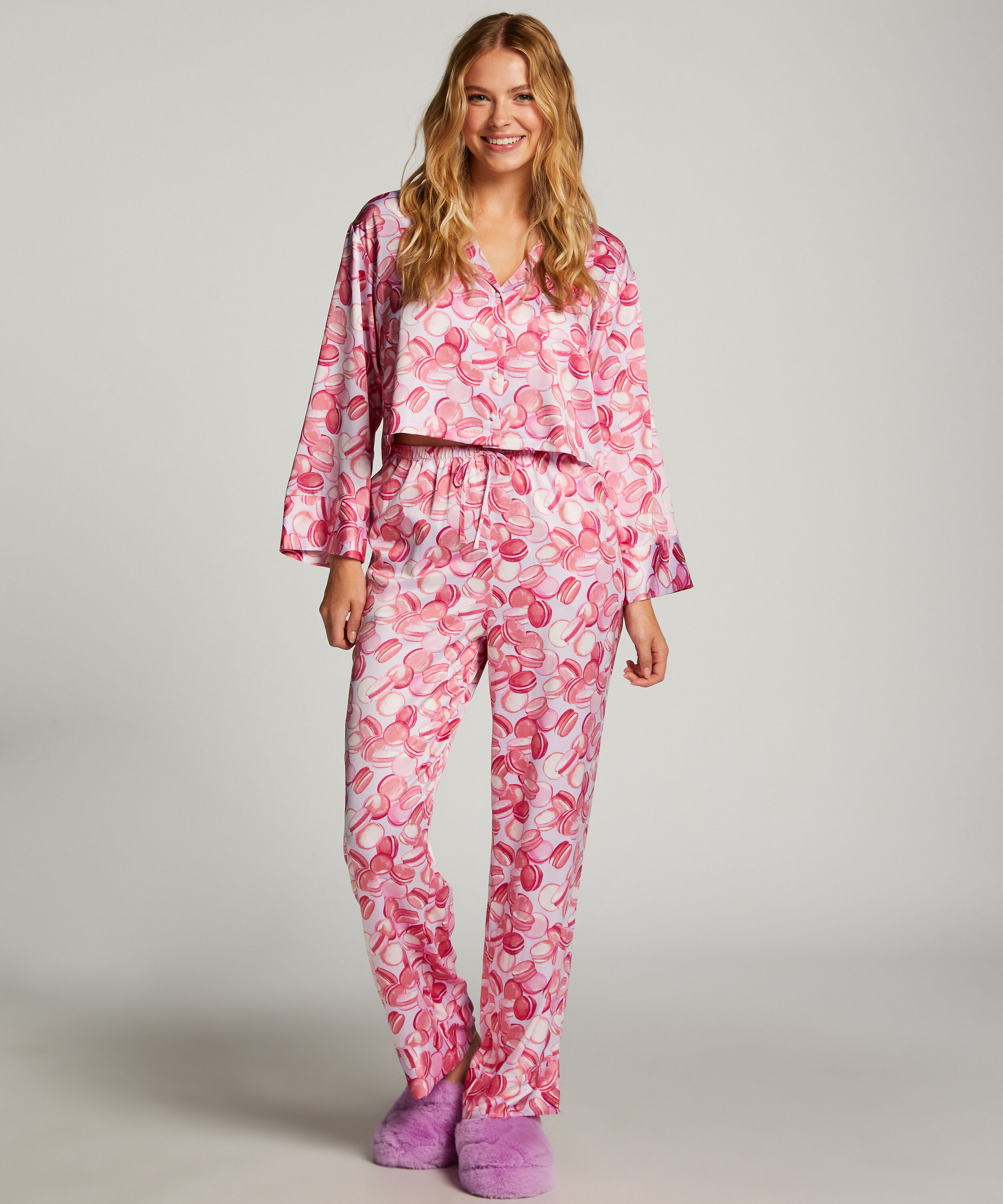 Pantal&oacute;n de sat&eacute;n, Morado