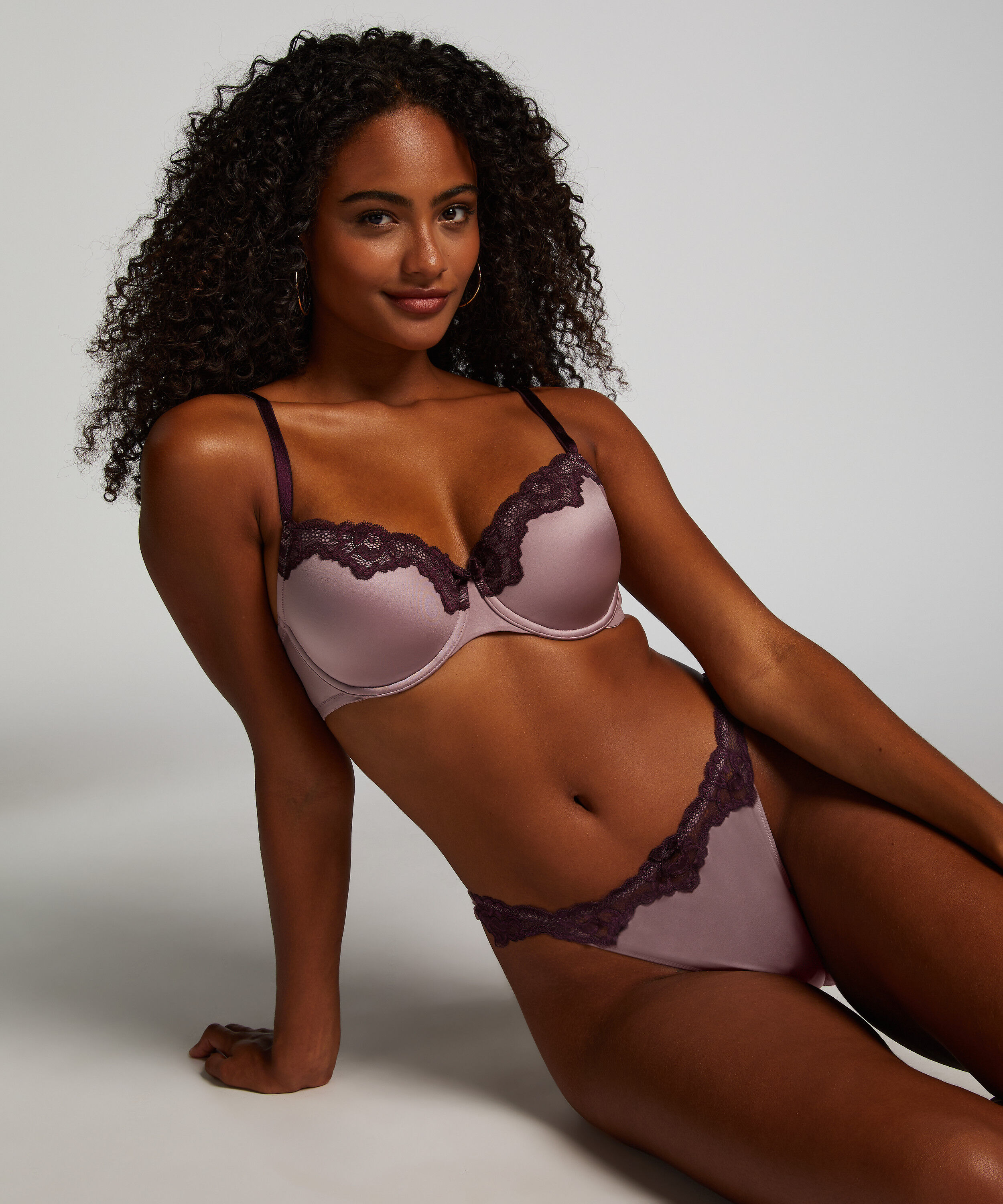 Tanga Lace & Shine, Morado
