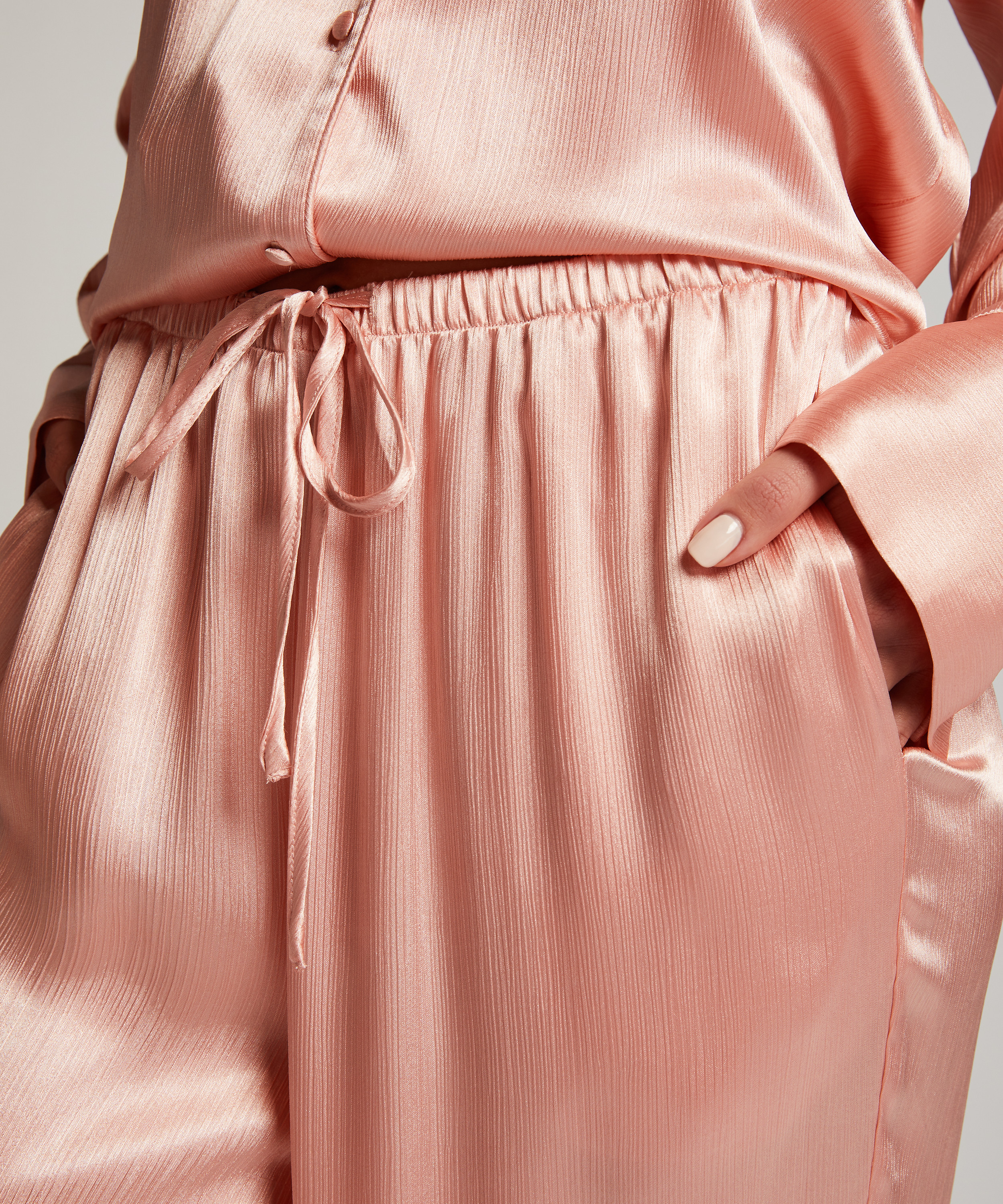 Pantal&oacute;n de sat&eacute;n, Rosa, main