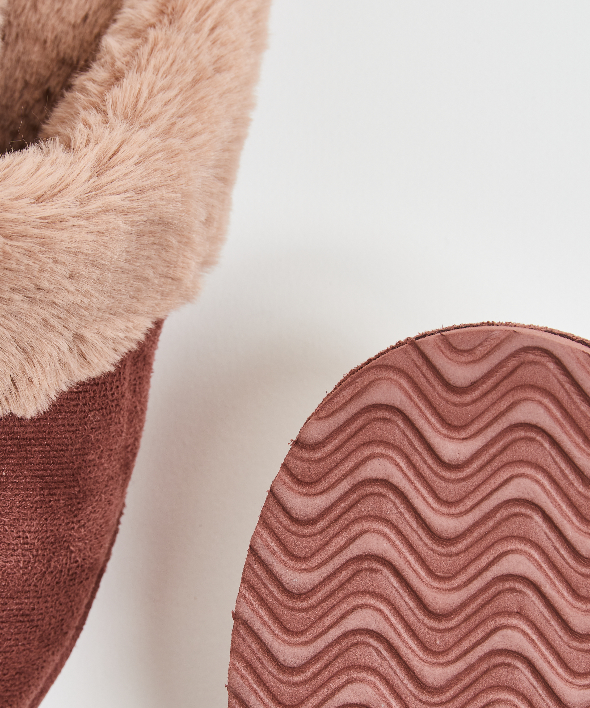 Pantuflas Reya, Rosa, main