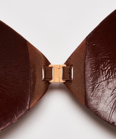 Sujetador adhesivo, Marrón