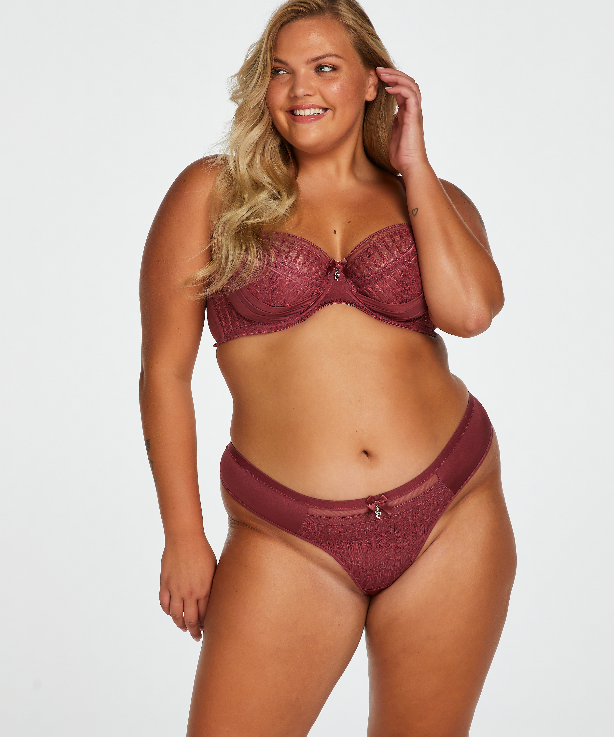 Tanga Kriss I AM Danielle, Rojo, main