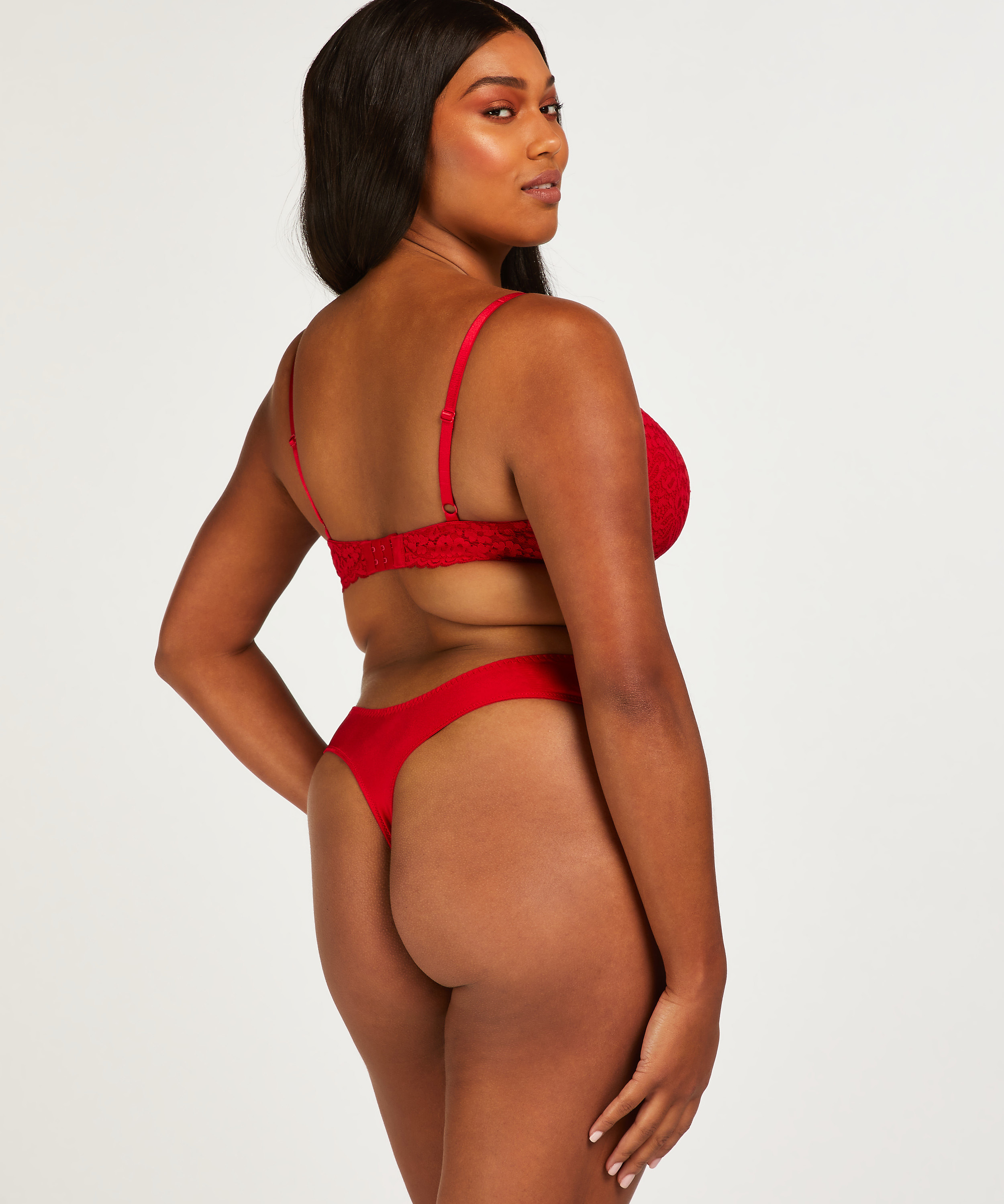 Tanga Rose, Rojo, main