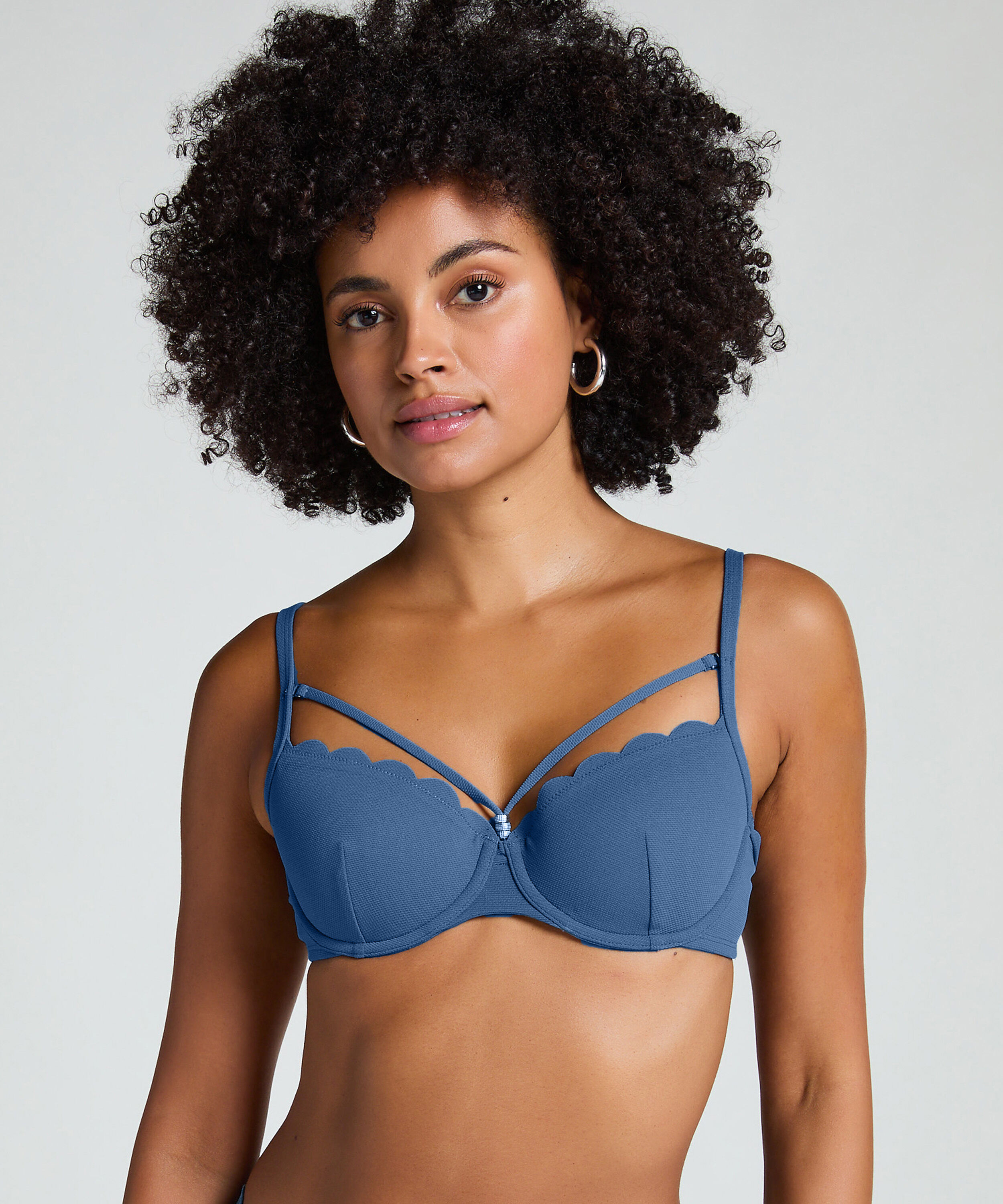 Top de bikini acolchado con aros Scallop, Azul