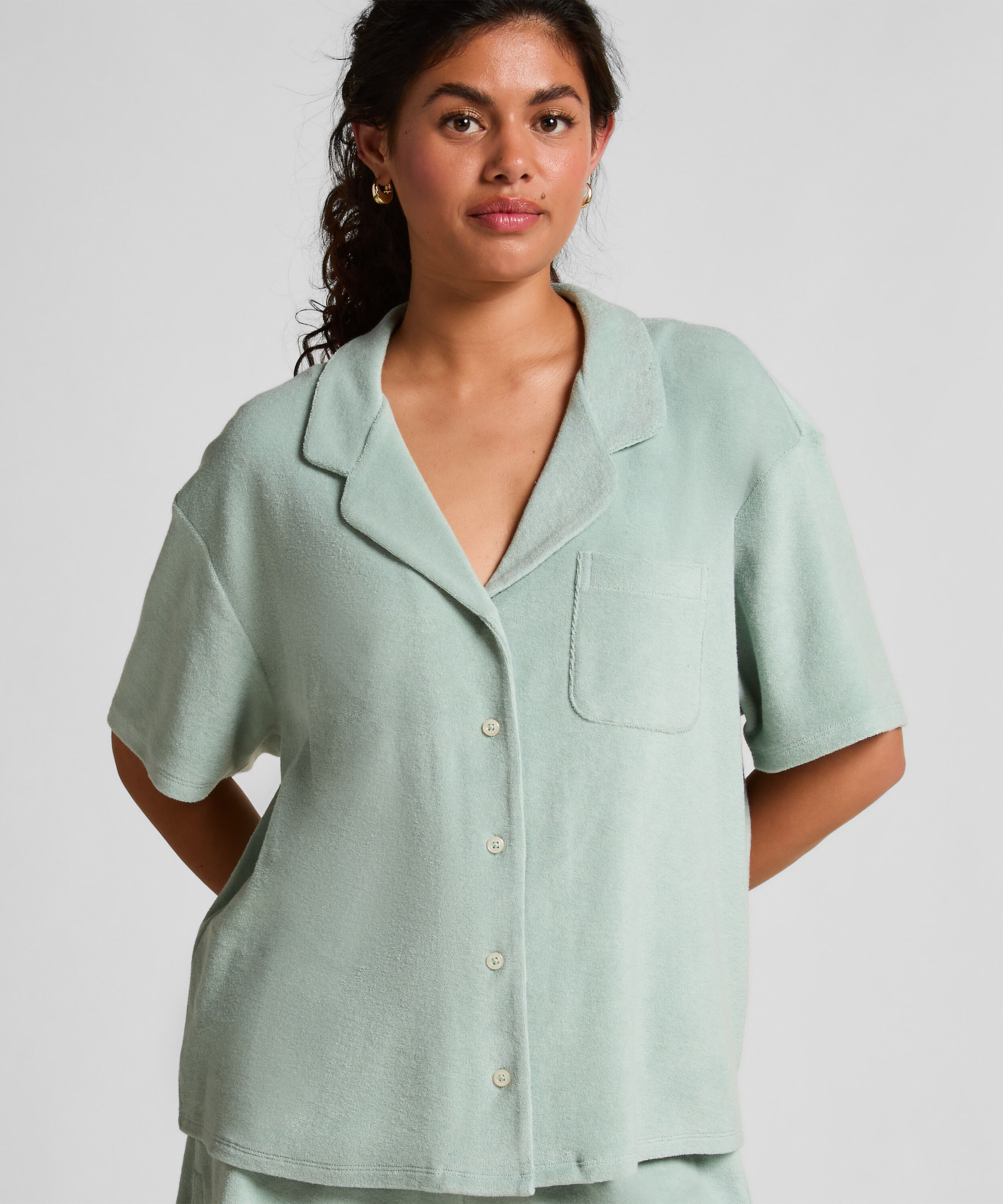 Camisa abotonada con textura de toalla