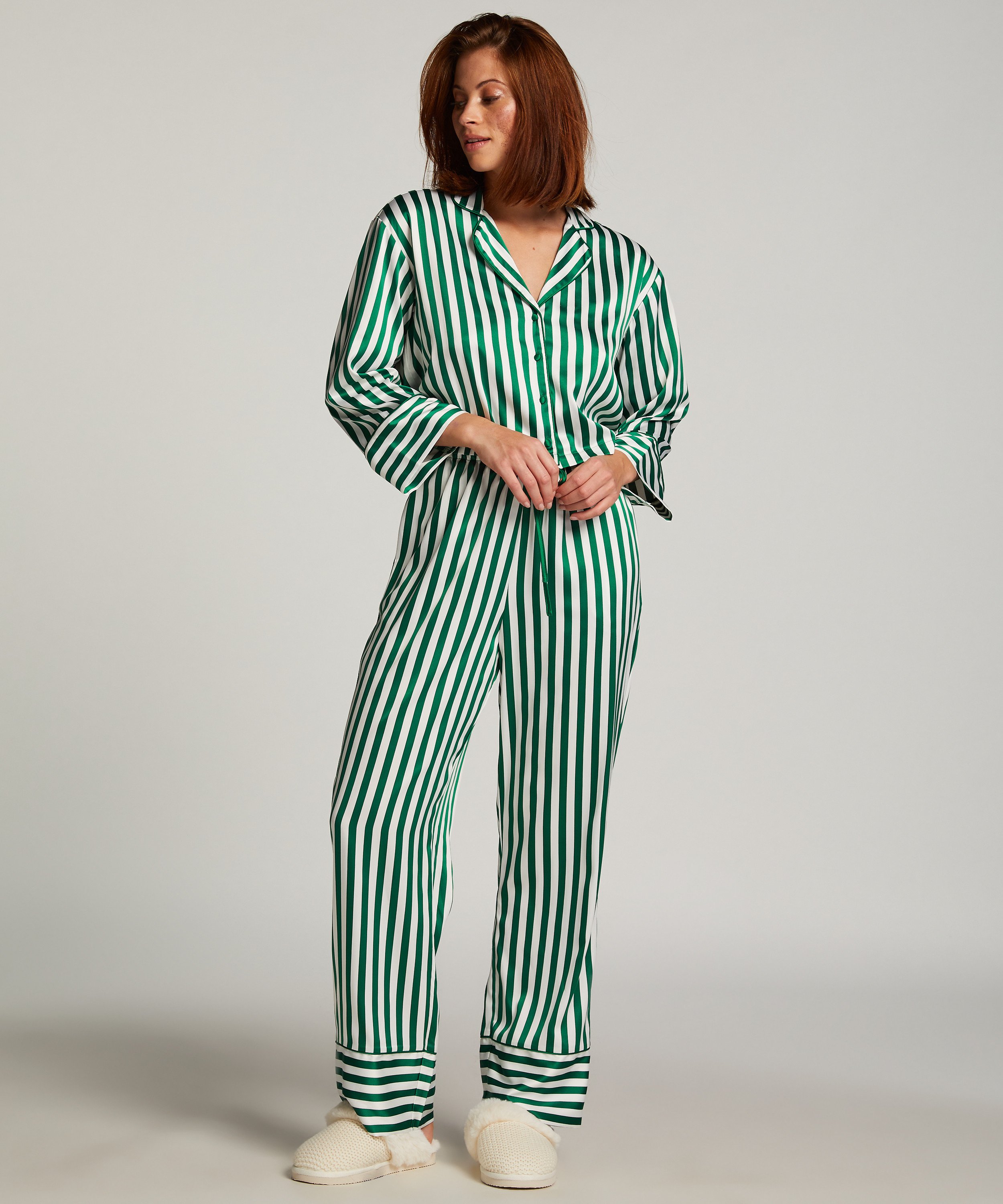 Pantal&oacute;n de sat&eacute;n, Verde, main