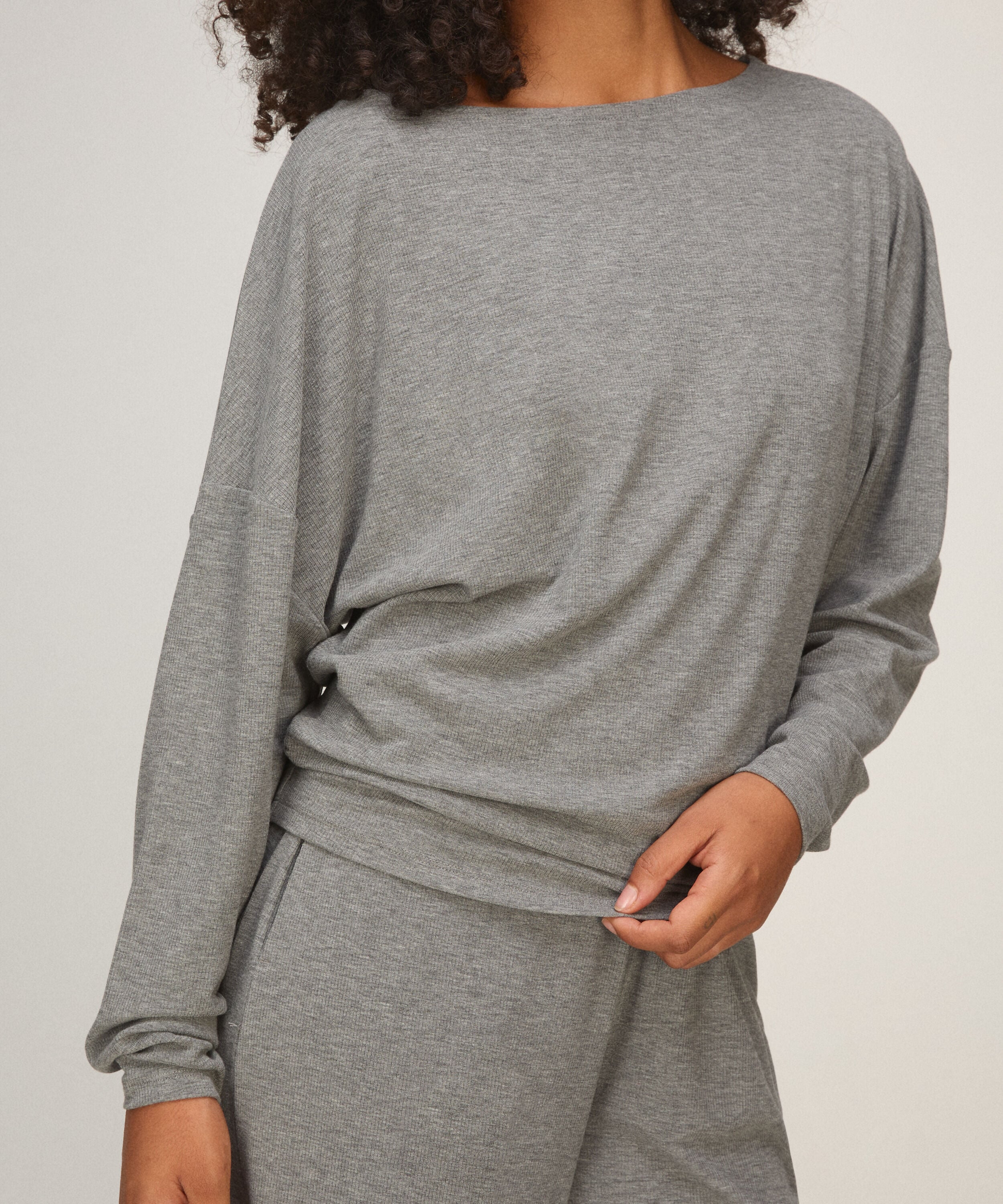 Top de Manga Larga Premium Rib Batwing, Gris Top de Manga Larga Premium Rib Batwing, Gris