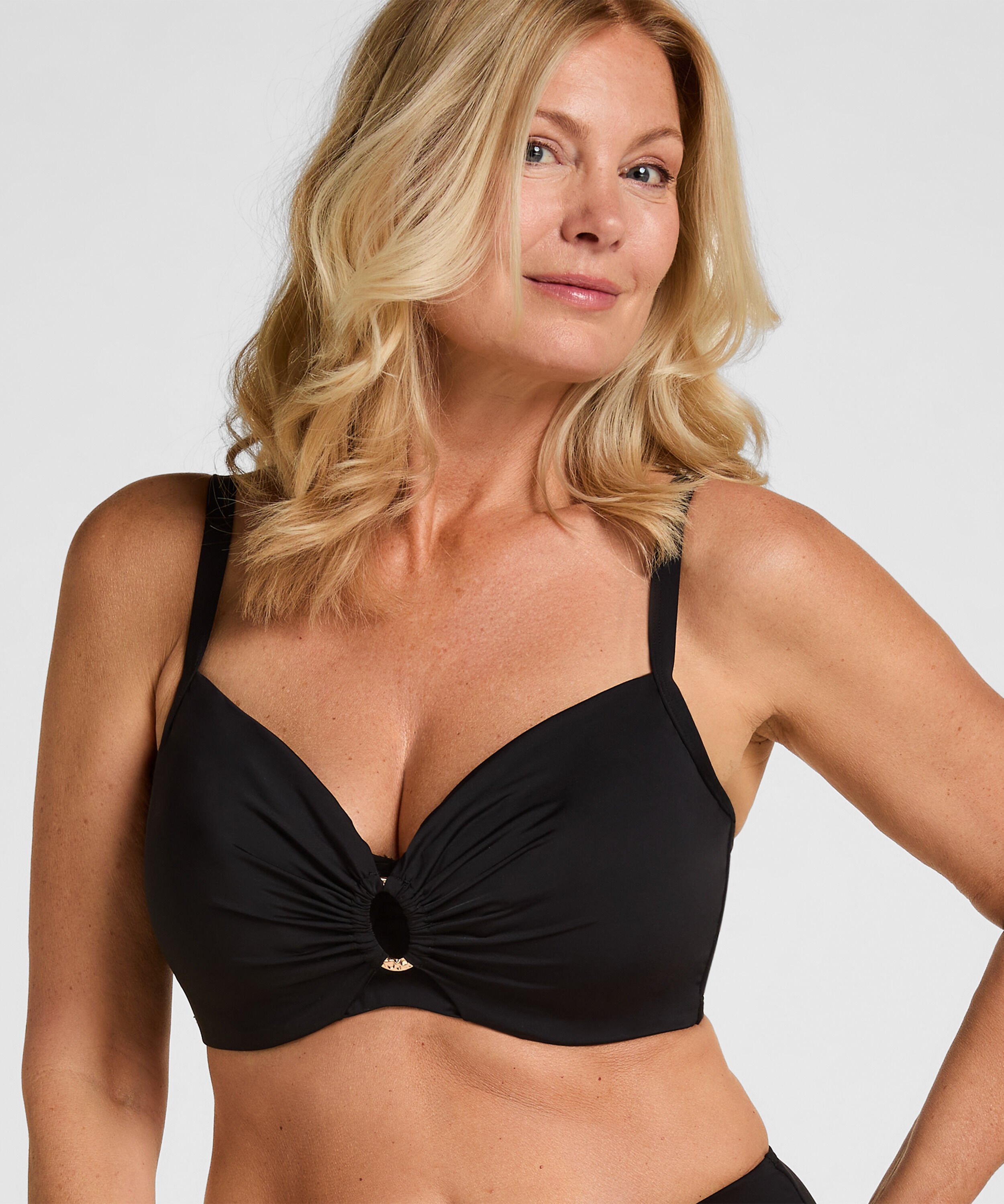 Top de Bikini con Aros Sin Relleno Luxe, Negro