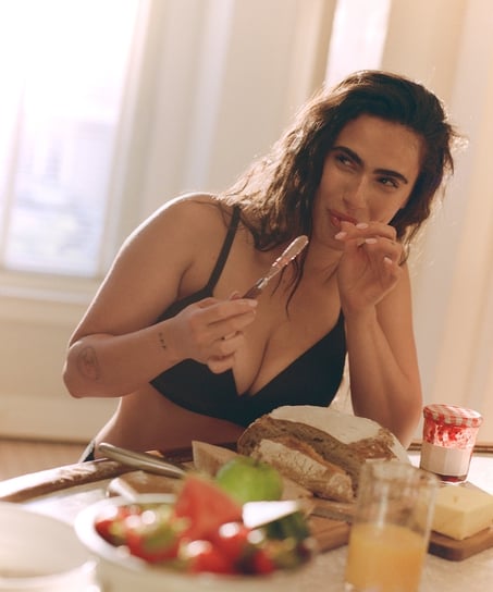 Sujetador preformado sin aros Mona, Negro