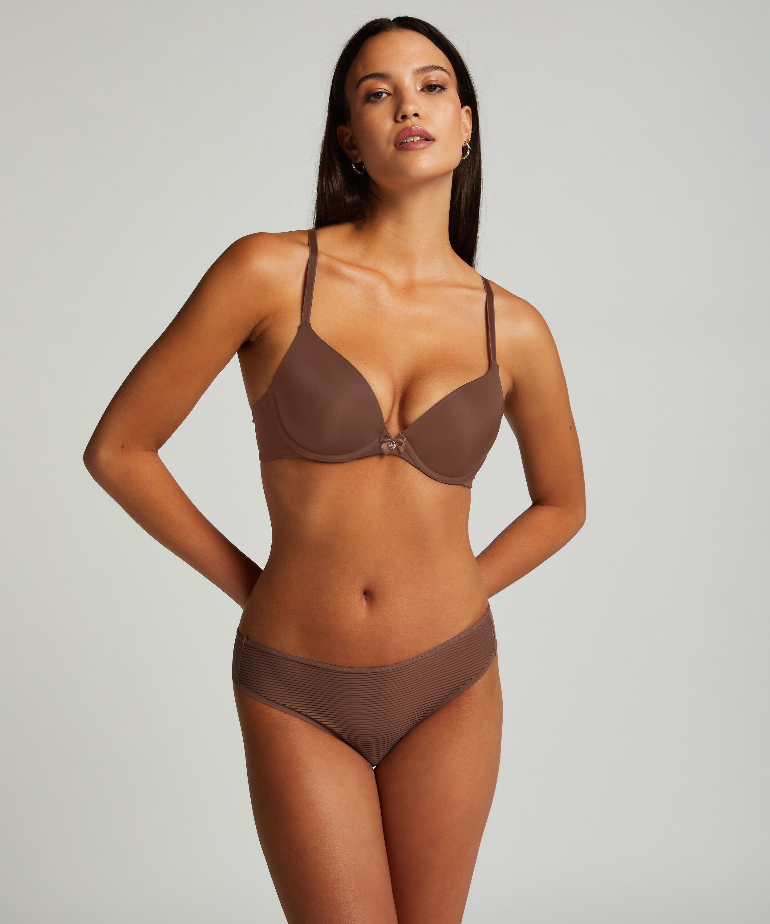 Brasileña Invisible Stripe mesh, Marrón