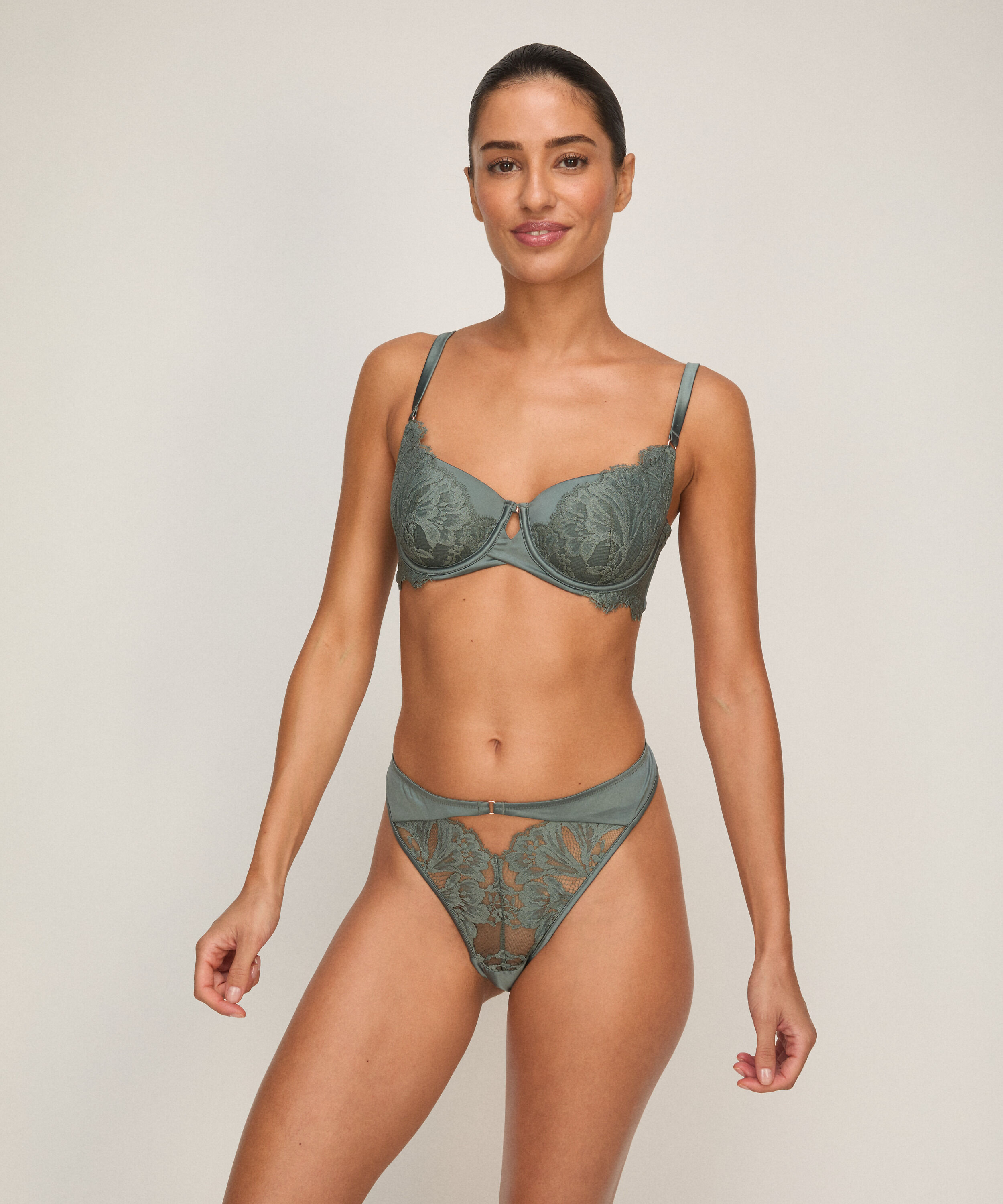 Brasileña de tiro alto Grace, Verde