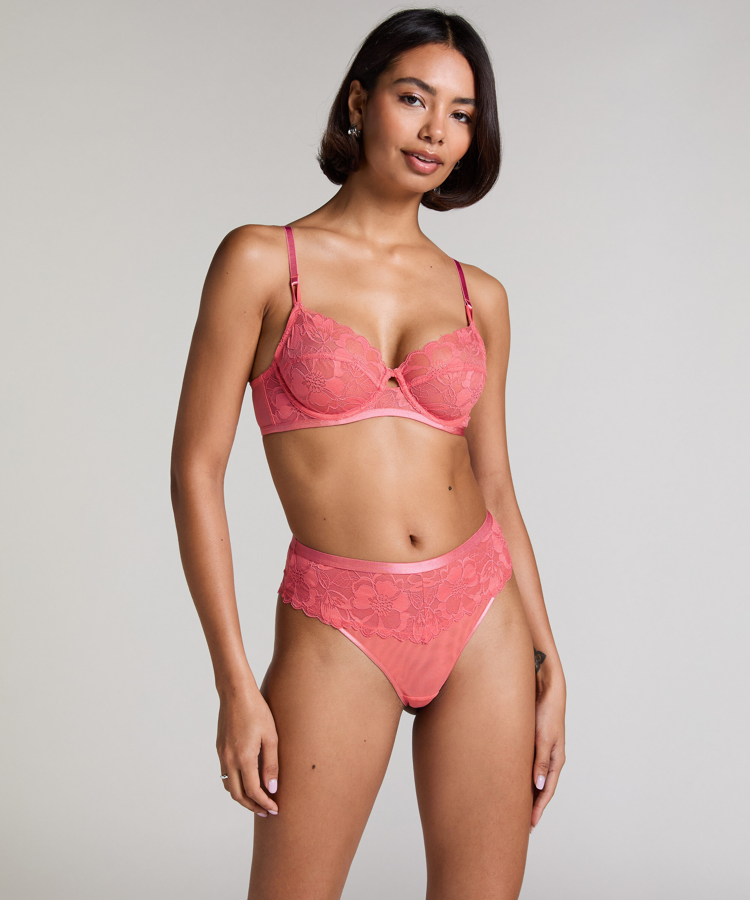 Tanga Sophia, Rosa