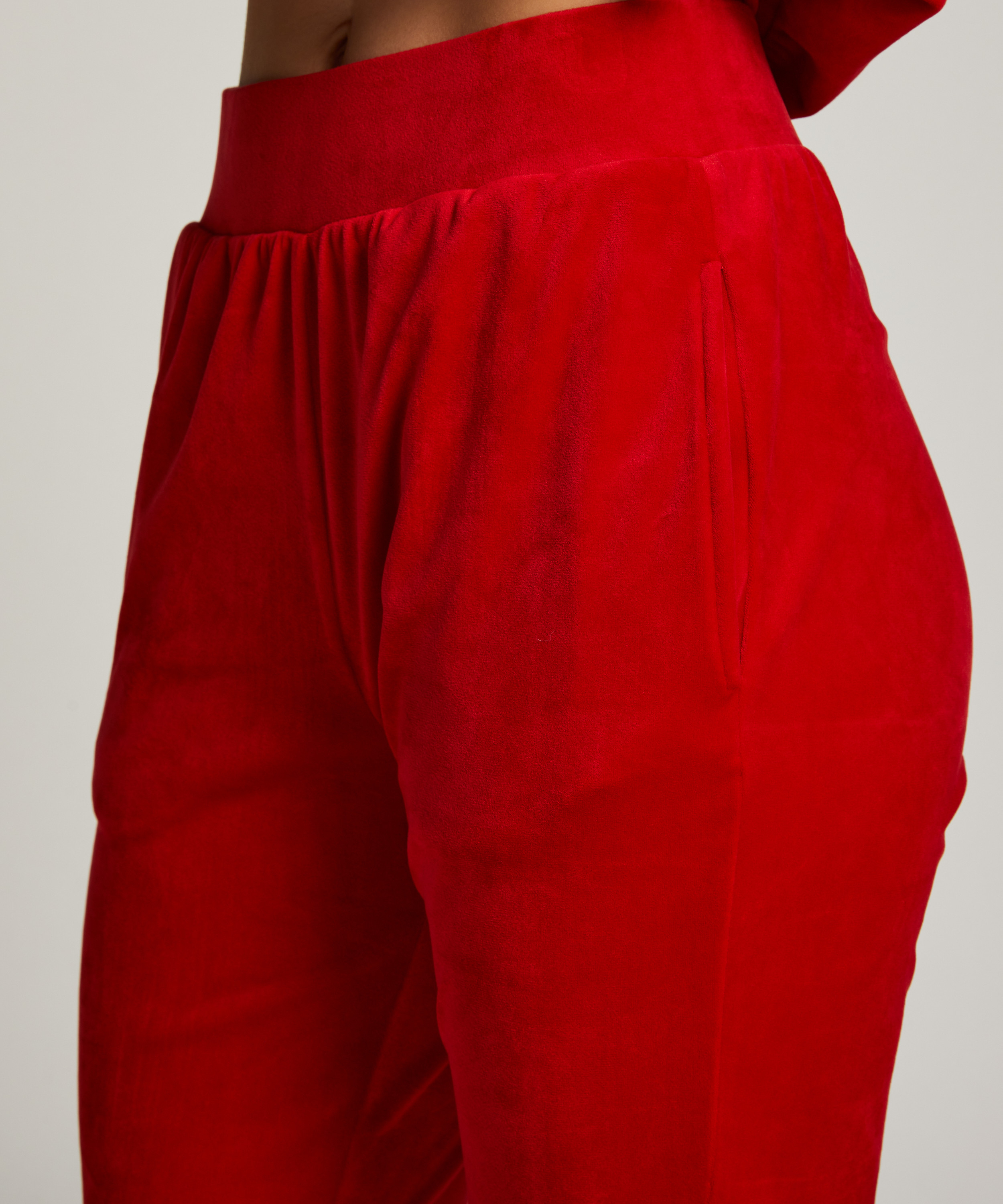 DO NOT SELL, Rojo, main