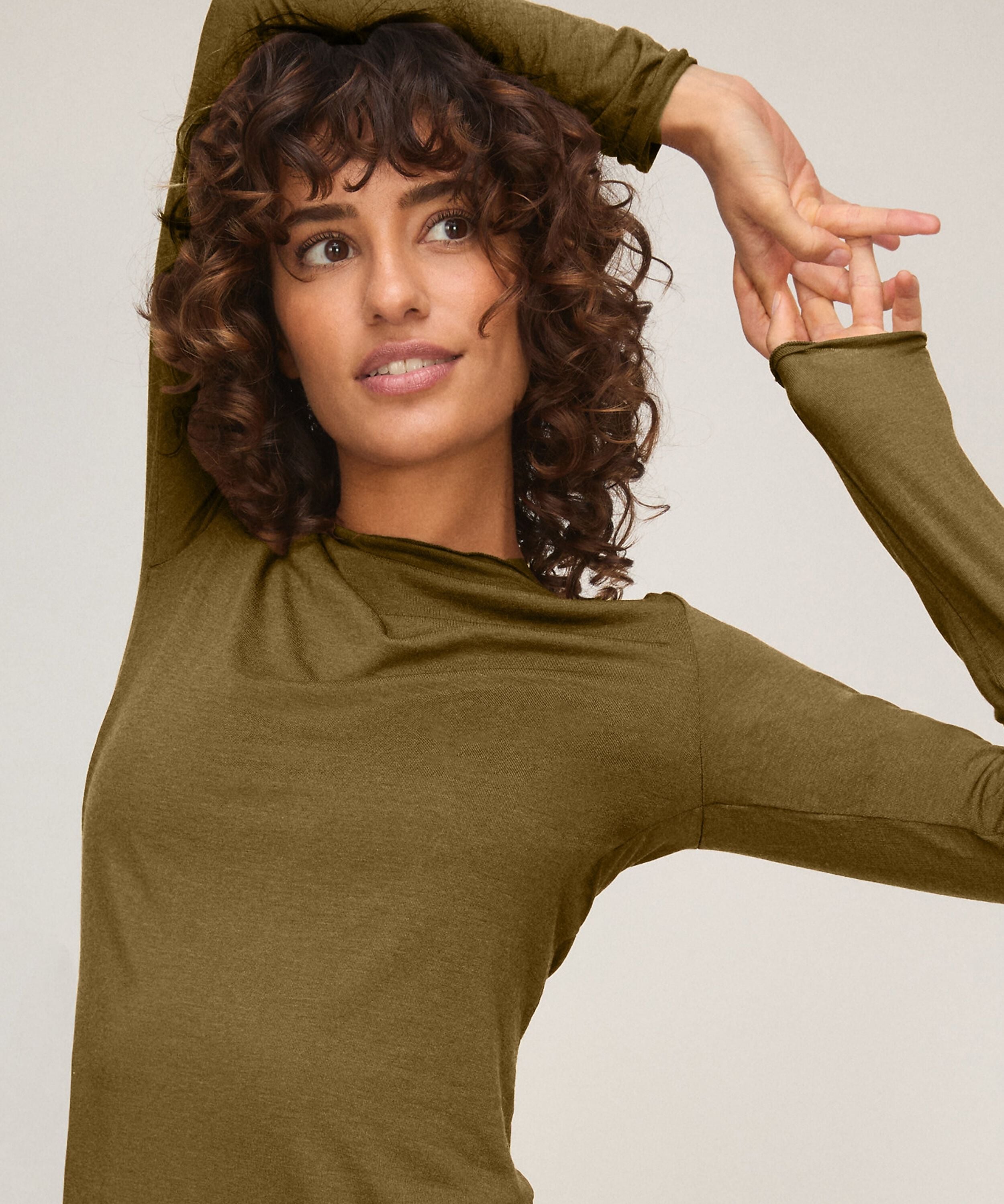 Camiseta super suave de cashmere con escote barco