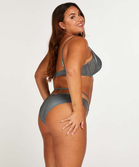 Brasile&ntilde;a Naomi, Azul