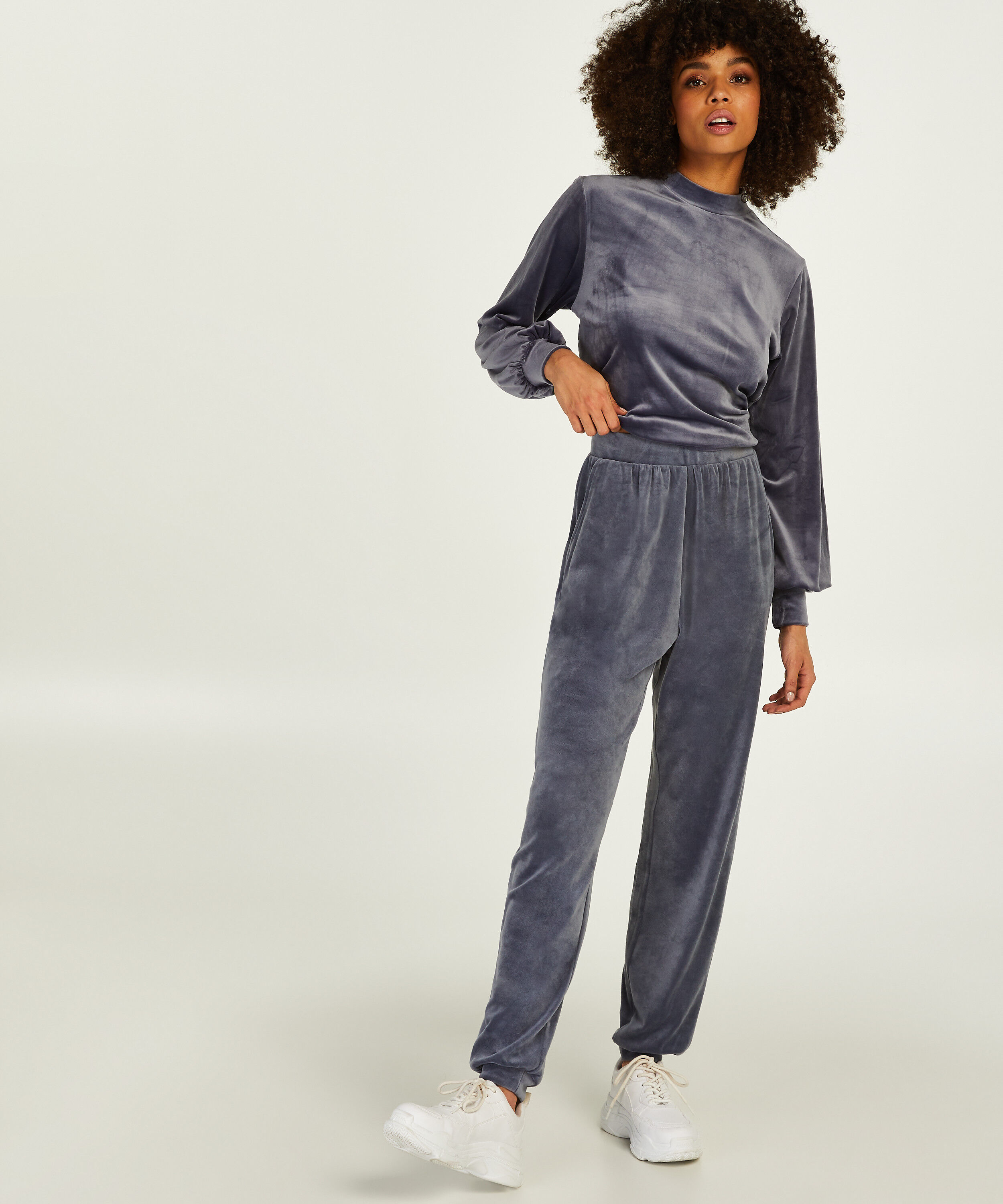 Pantalón de deporte de terciopelo Loosefit por 29.99€ - Nuevo - Hunkemöller
