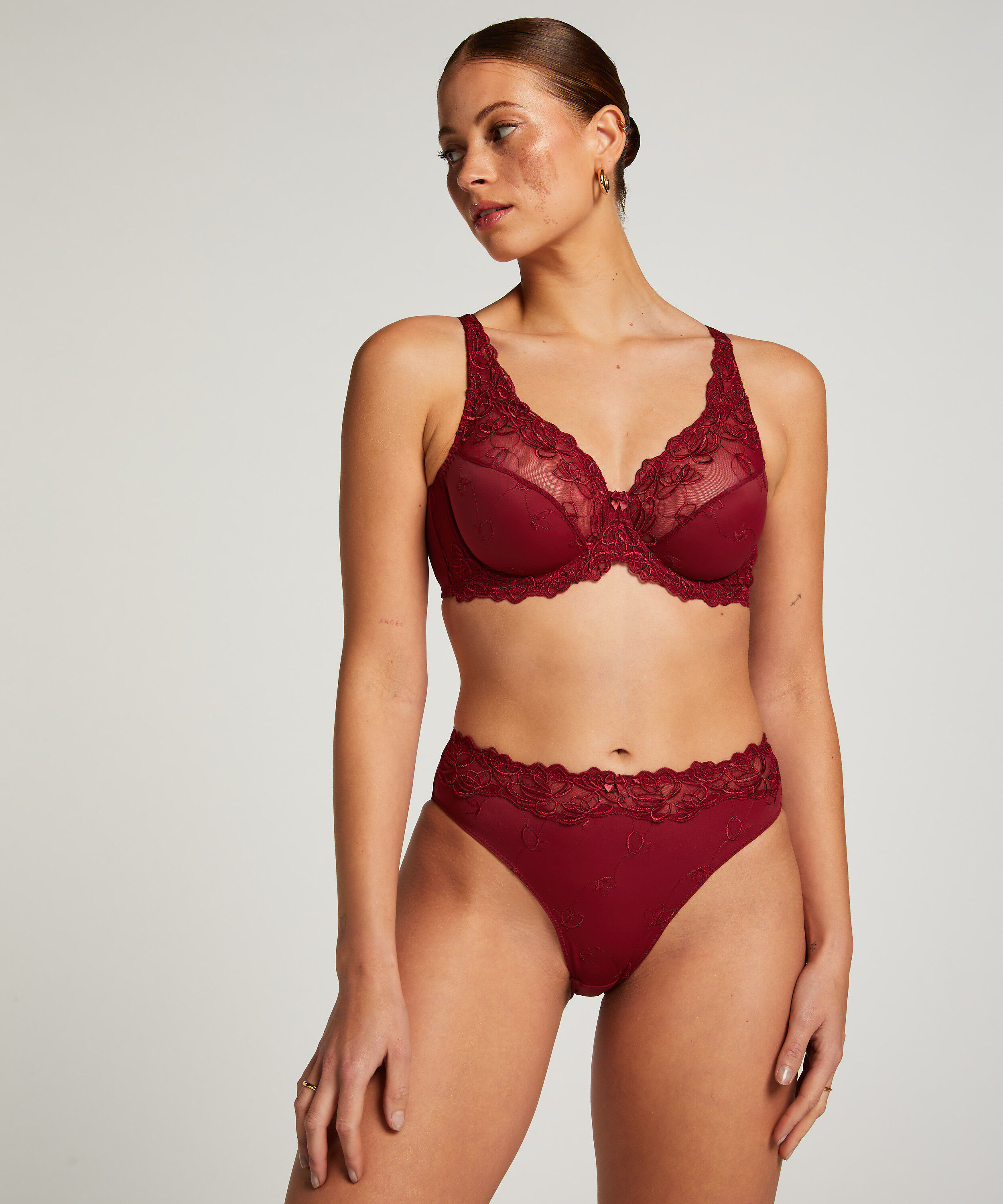 Braguita Diva, Rojo