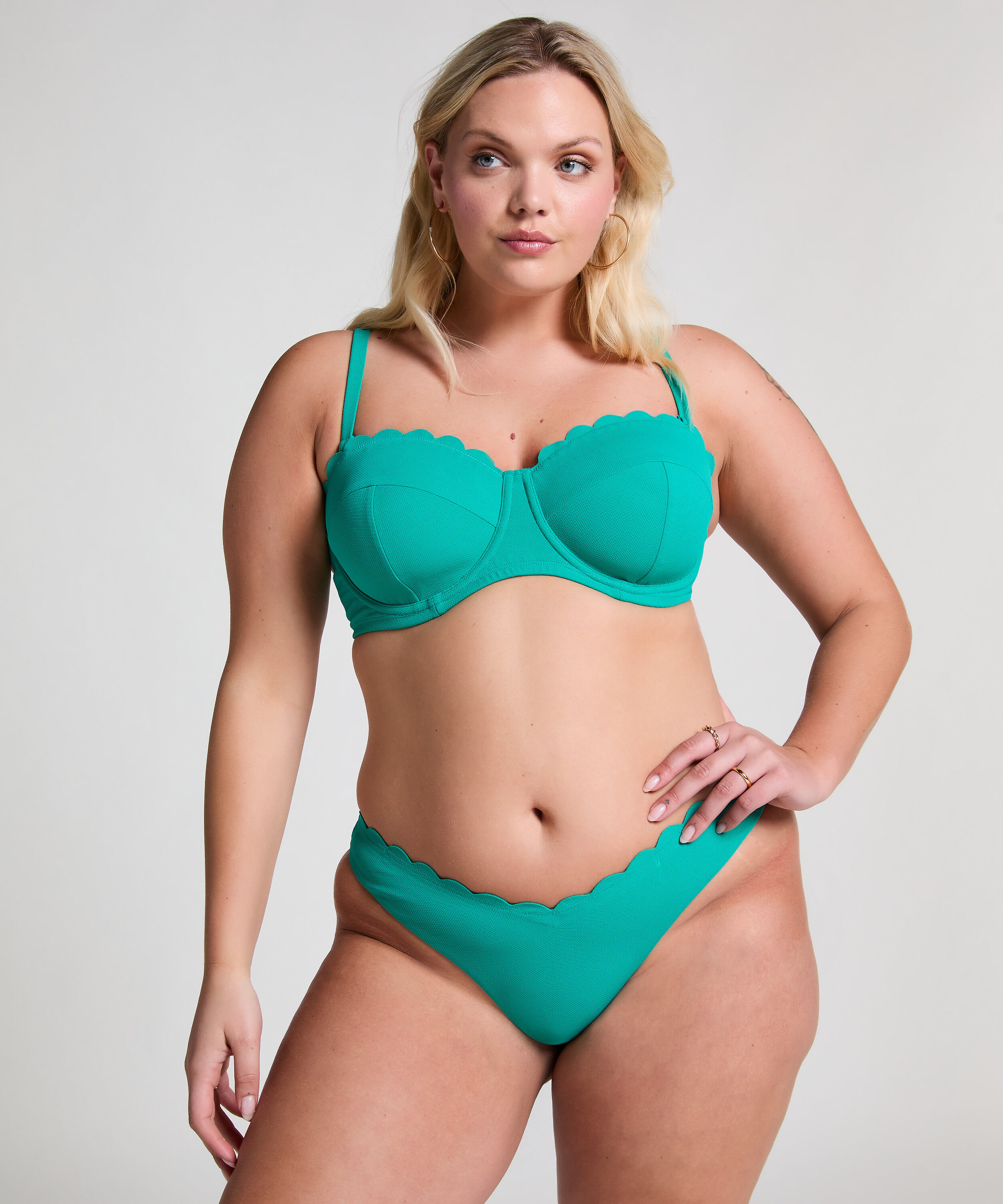 Top de bikini con aros, sin tiras y acolchado Scallop Copa E +, Verde