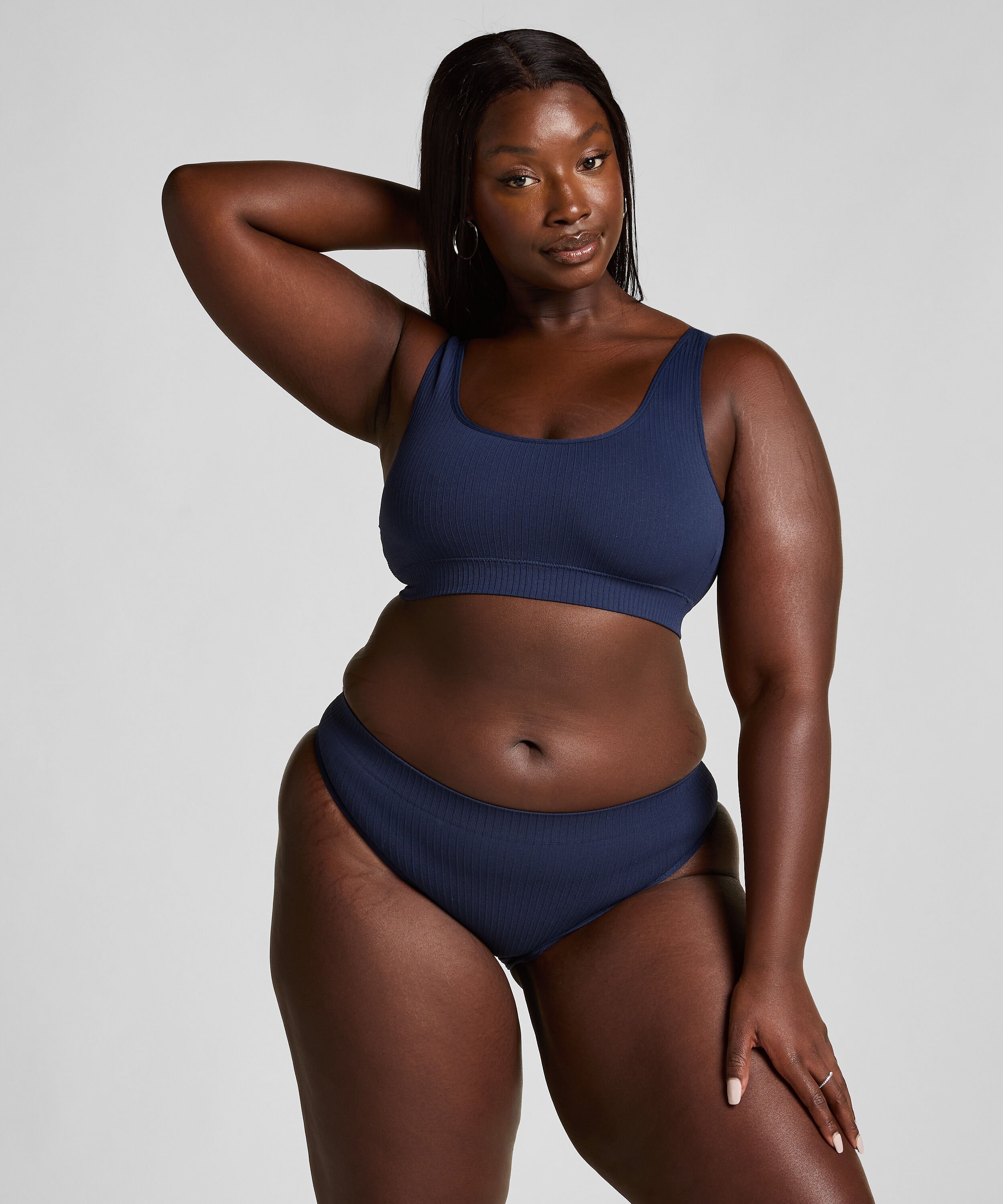 Brasile&ntilde;a Dianne, Azul