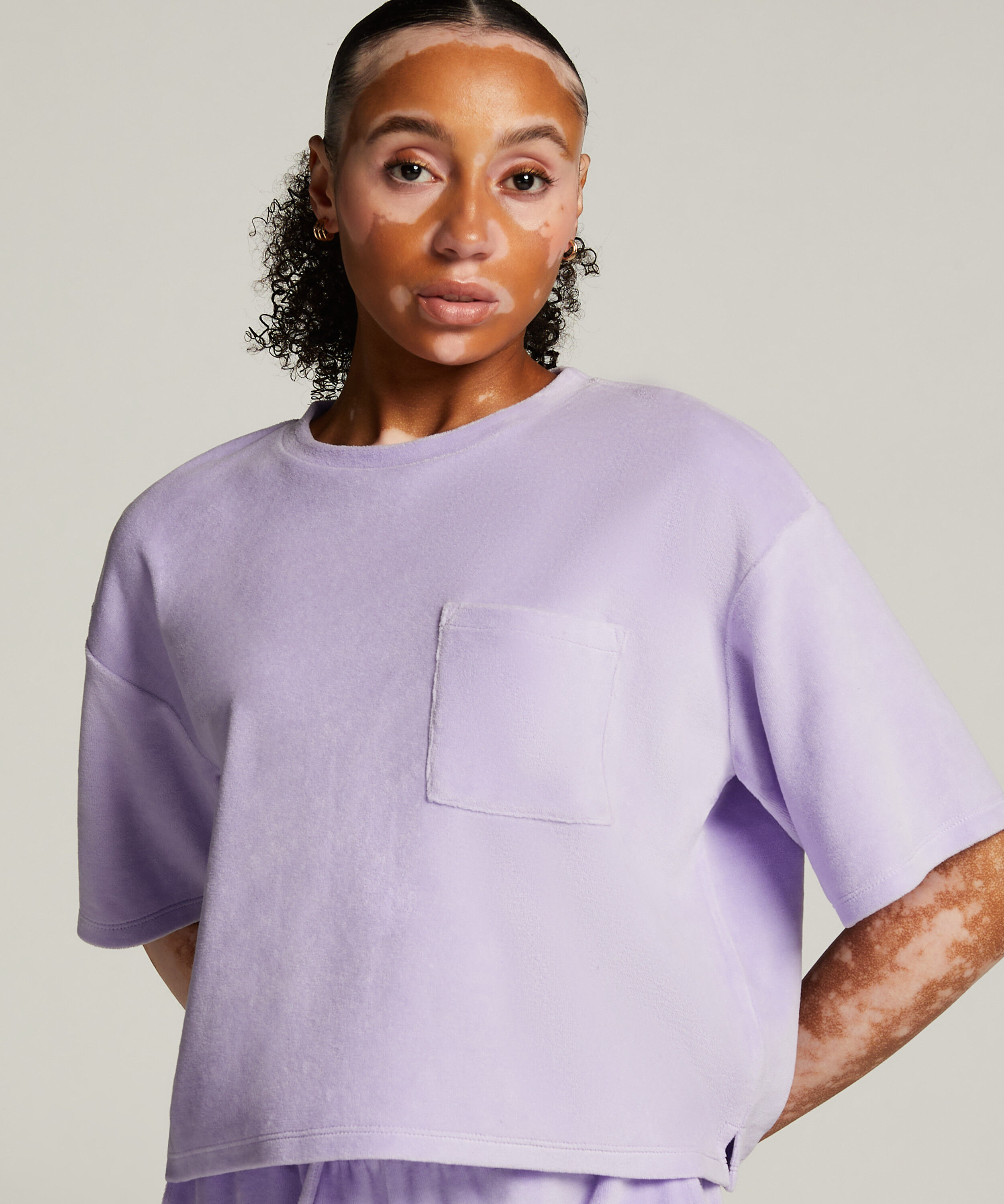 Top de terciopelo de manga corta, Morado