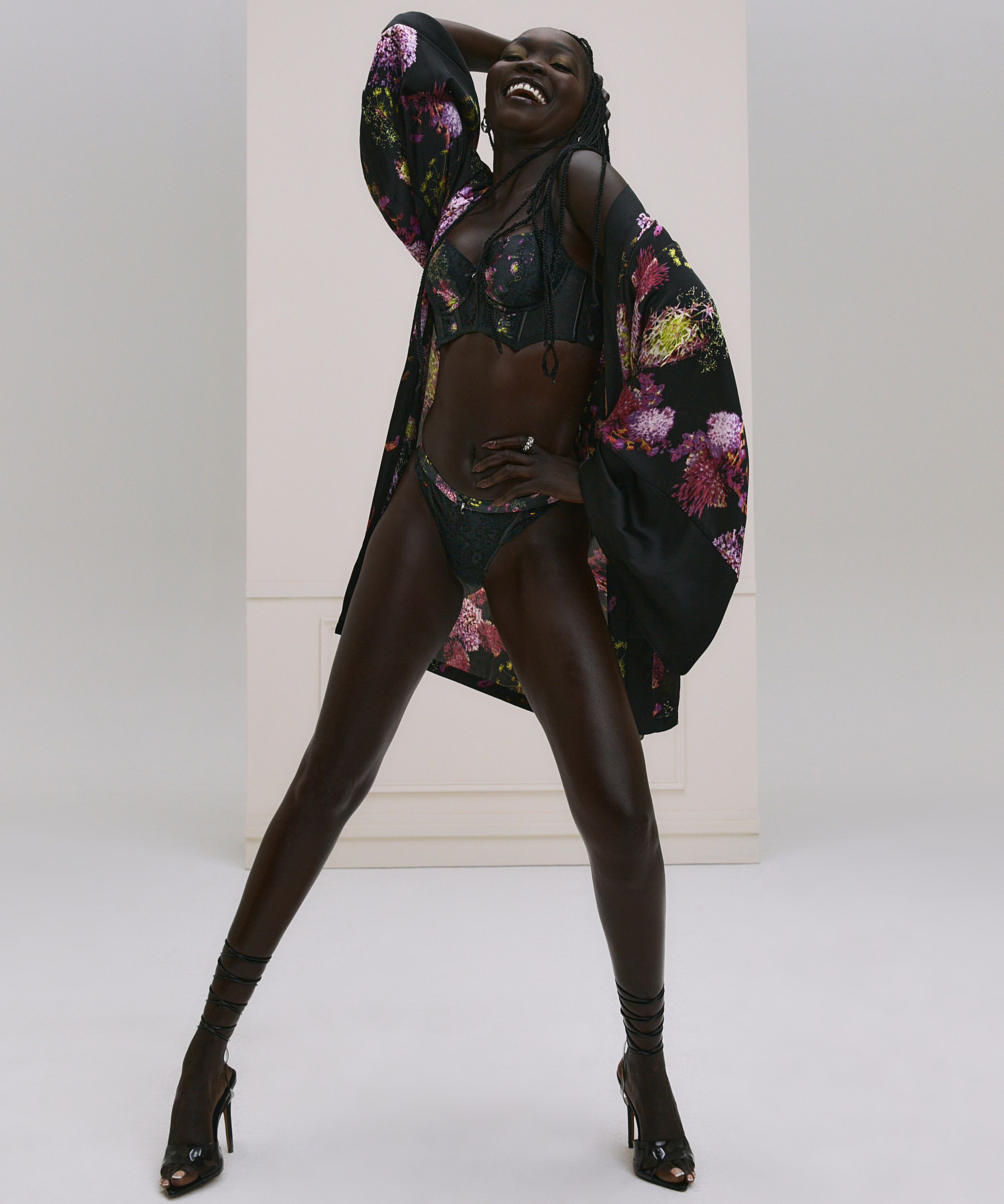 Tanga Amelie, Negro, main