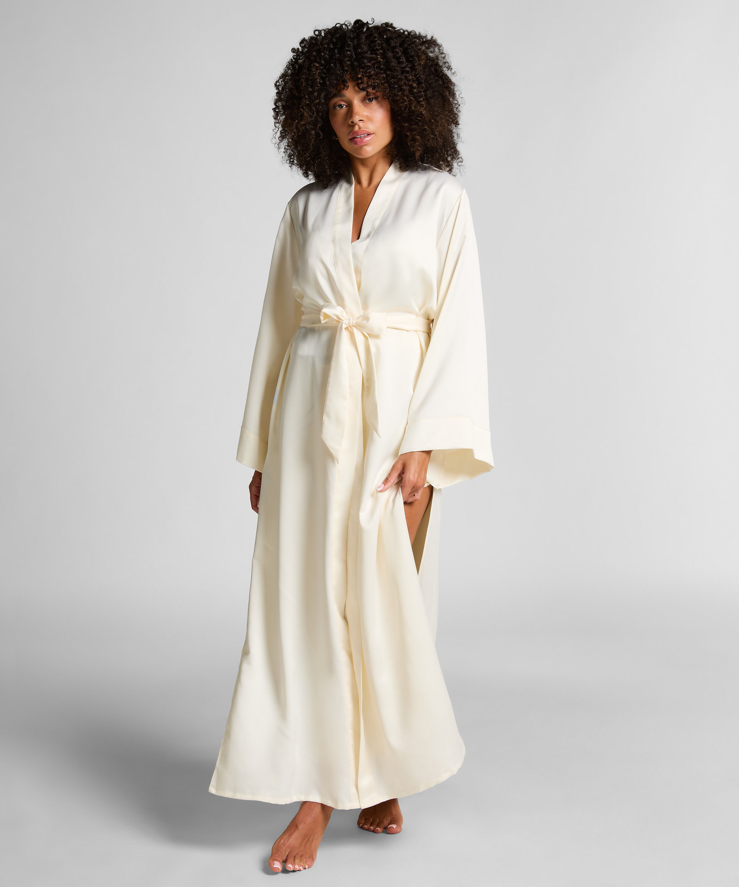 Kimono largo satinado floral, Blanco