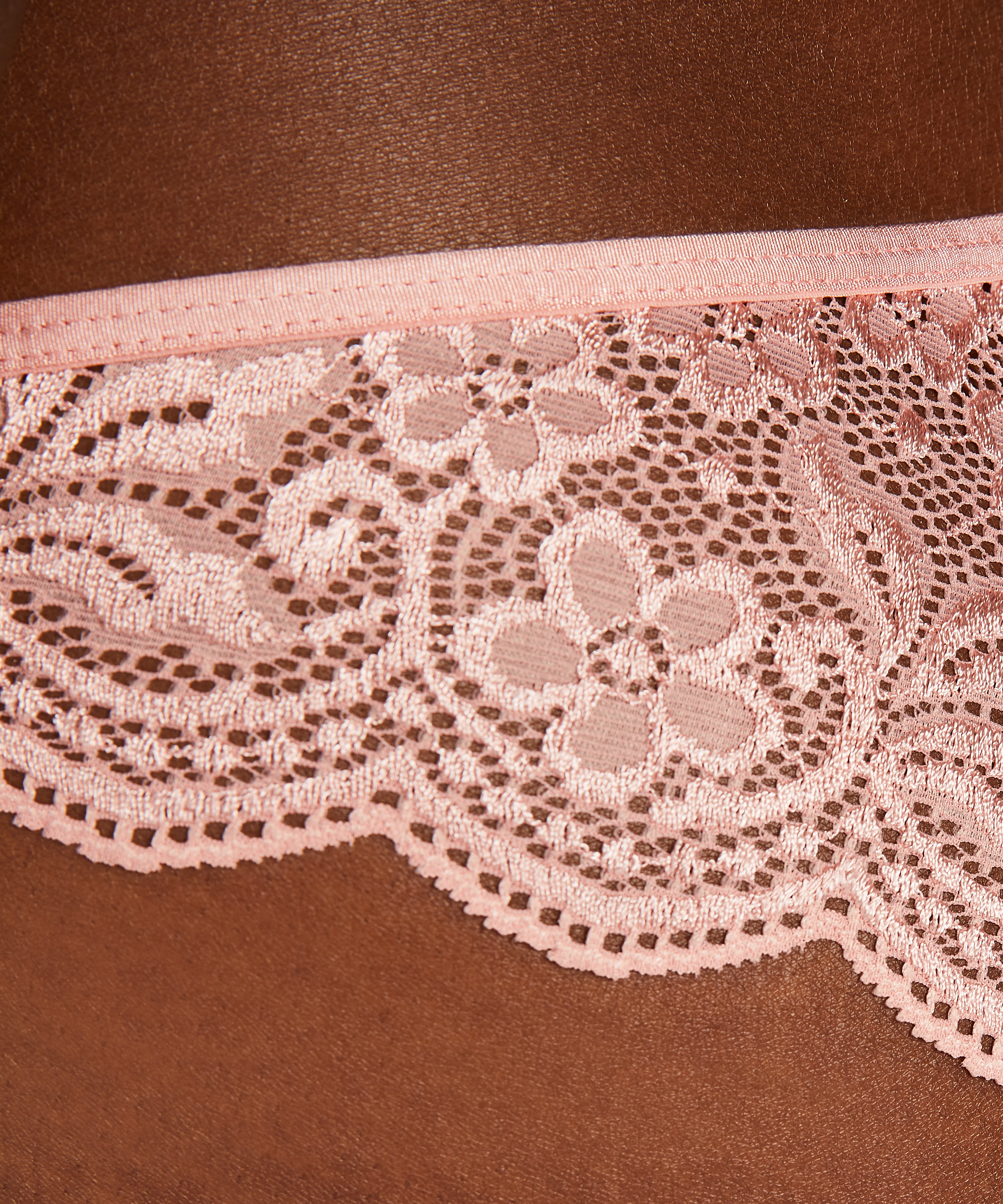 Braguita brasileña de pierna alta, Rosa, main