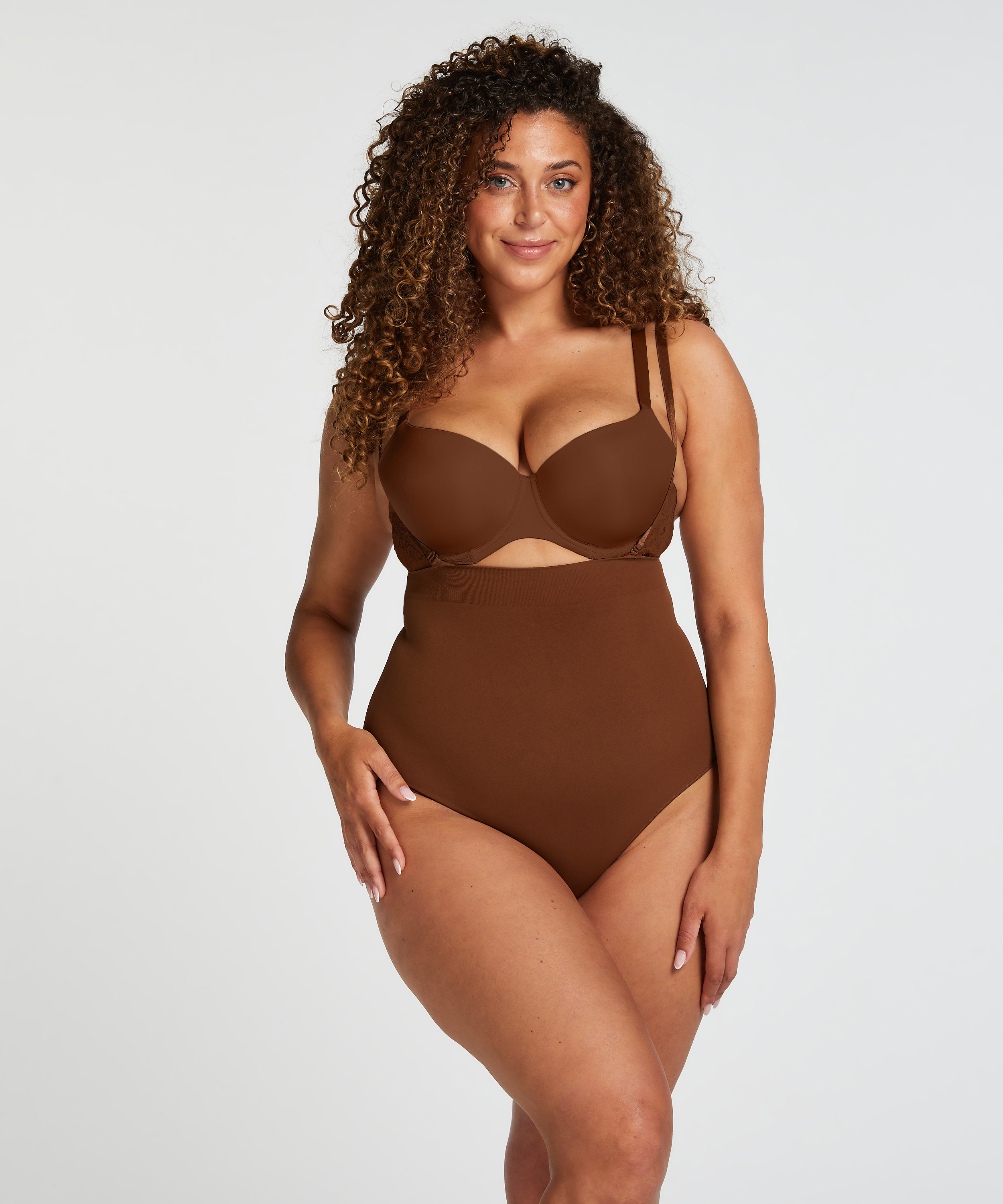 Invisible Tanga, Rojo, main