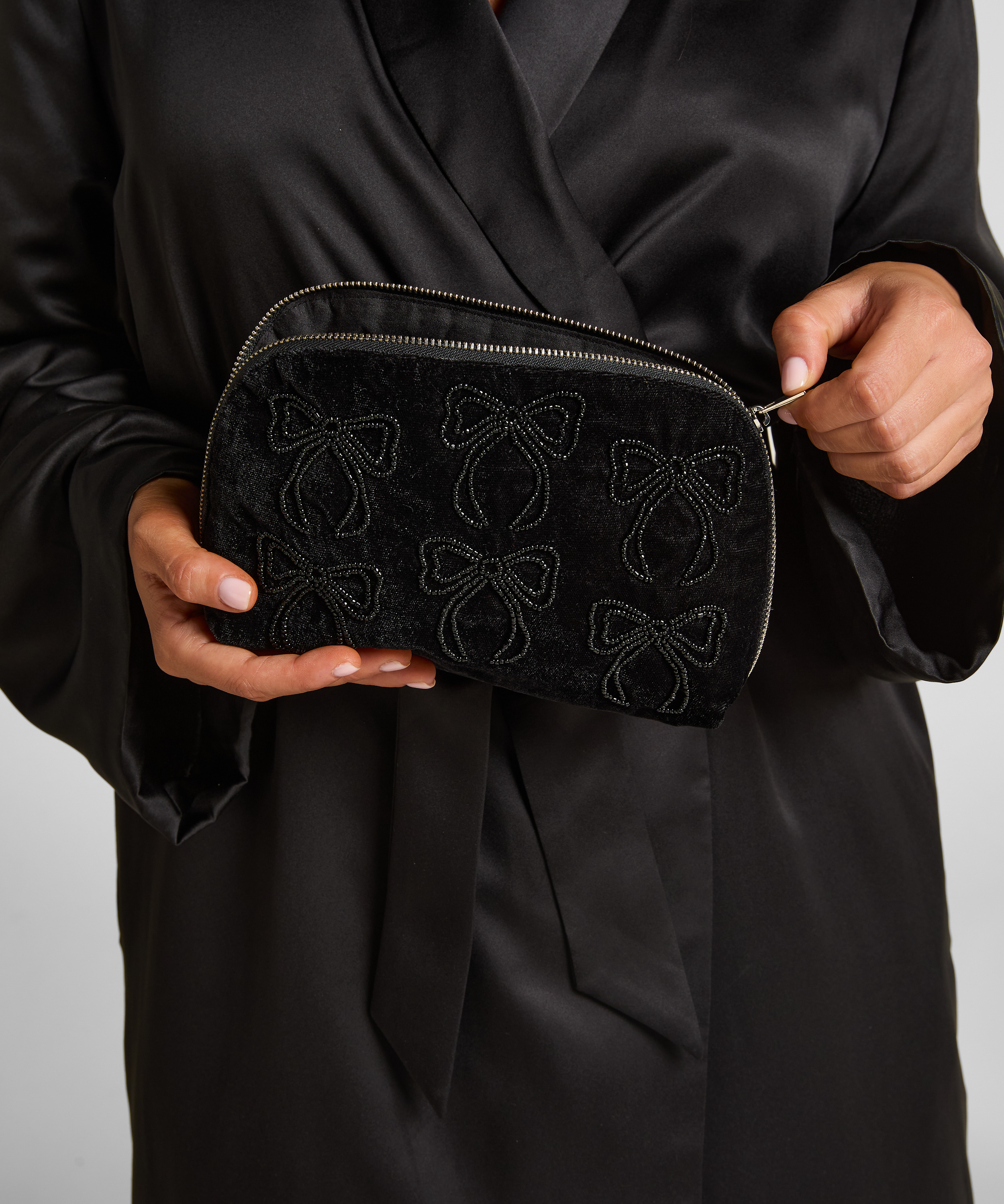 Neceser Bow, Negro, main