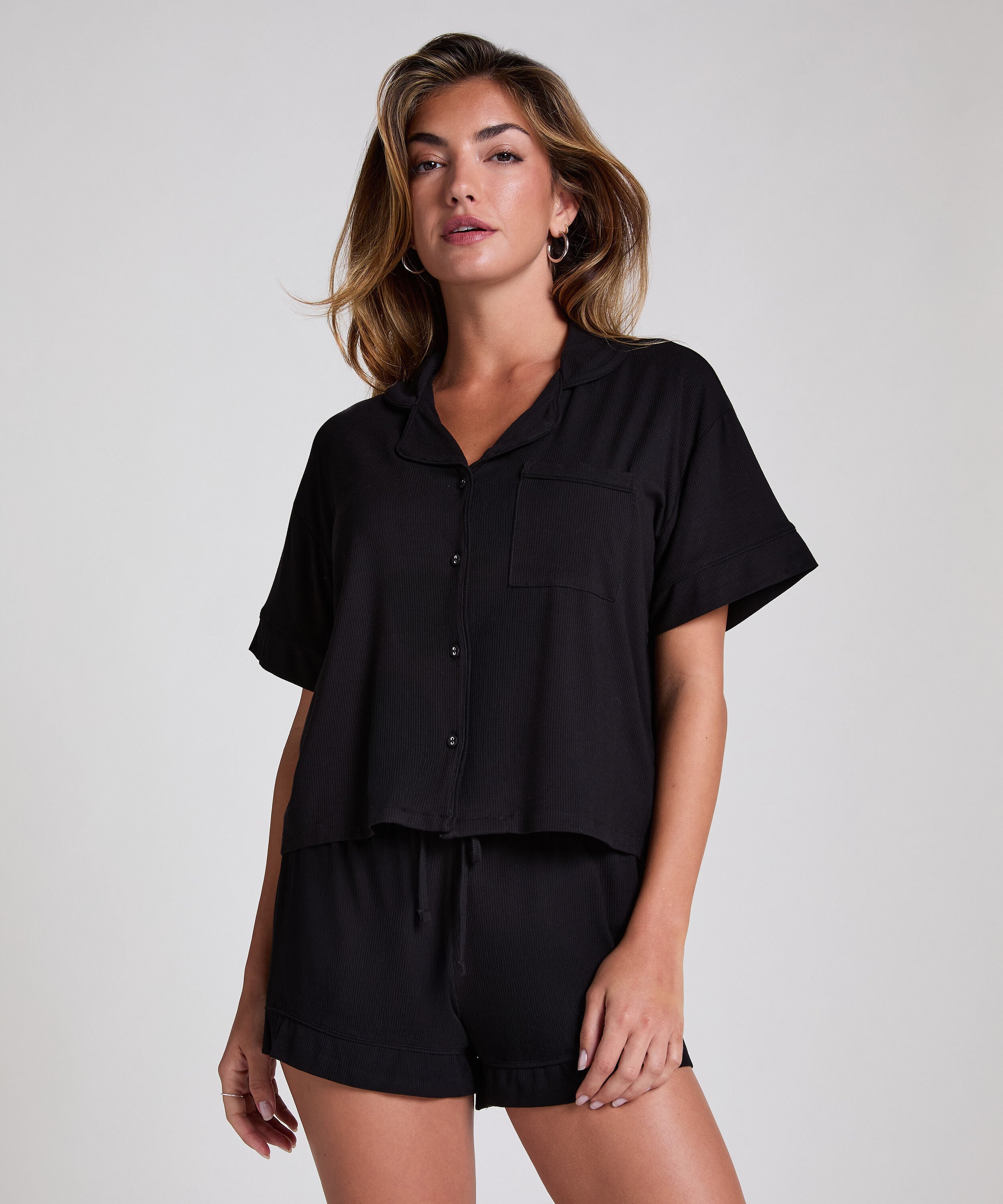 Pantalón corto de terciopelo, Negro